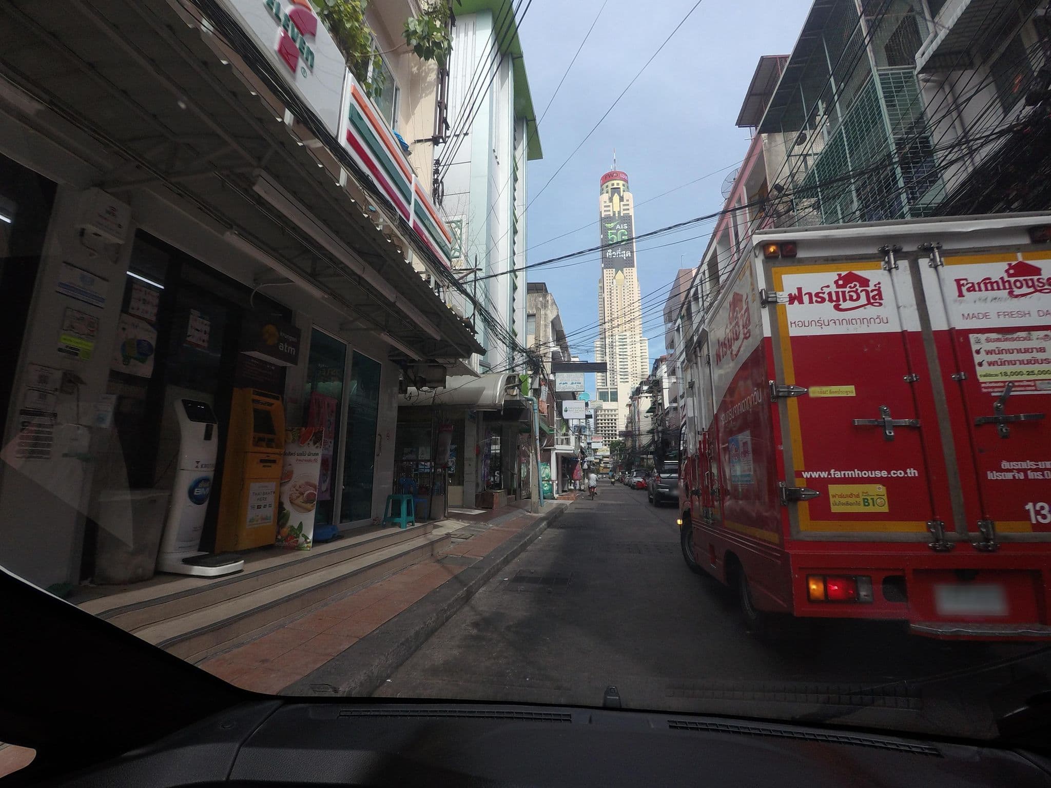 Street view near Putahracsa Hua Hin Resort, Makkasan — © mishari (CC BY-SA · Mapillary)