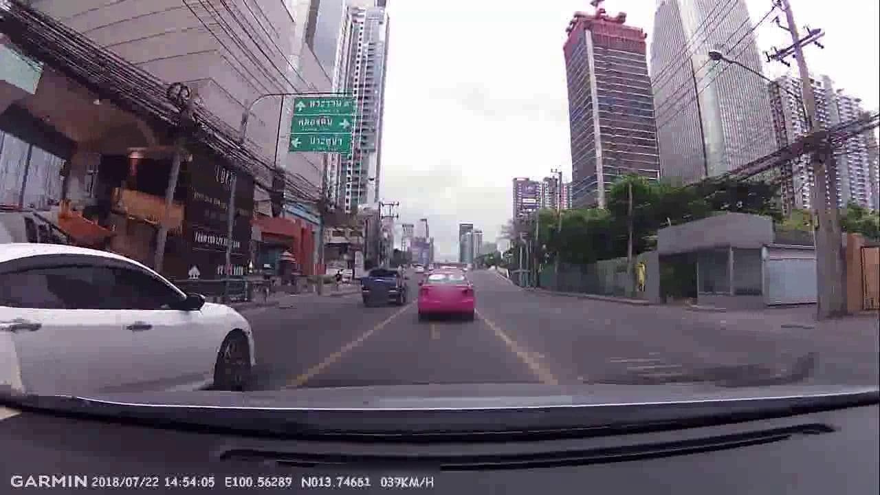 Street view near โรงแรมบูติกบางกอก, Makkasan — © noonishere (CC BY-SA · Mapillary)