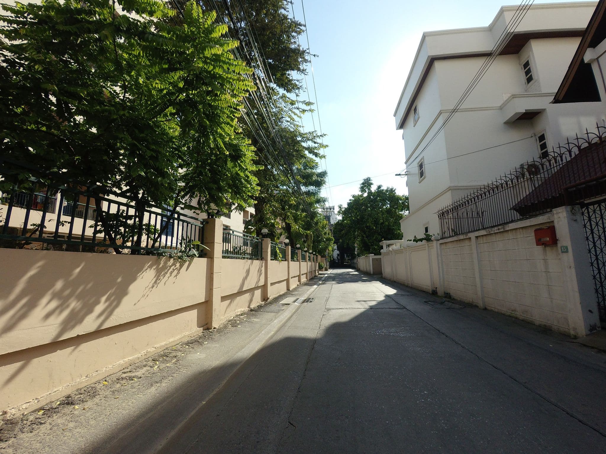 Street view near Vda Residence Bangkok, Ratchathewi — © mishari (CC BY-SA · Mapillary)