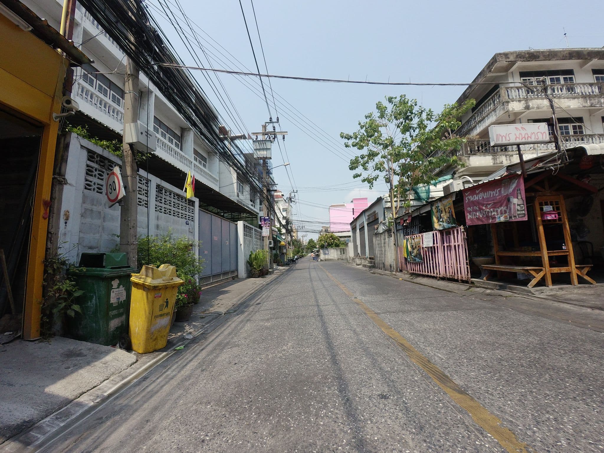 Street view near เค. สยาม แมนชั่น, Sam Sen Nai — © mishari (CC BY-SA · Mapillary)