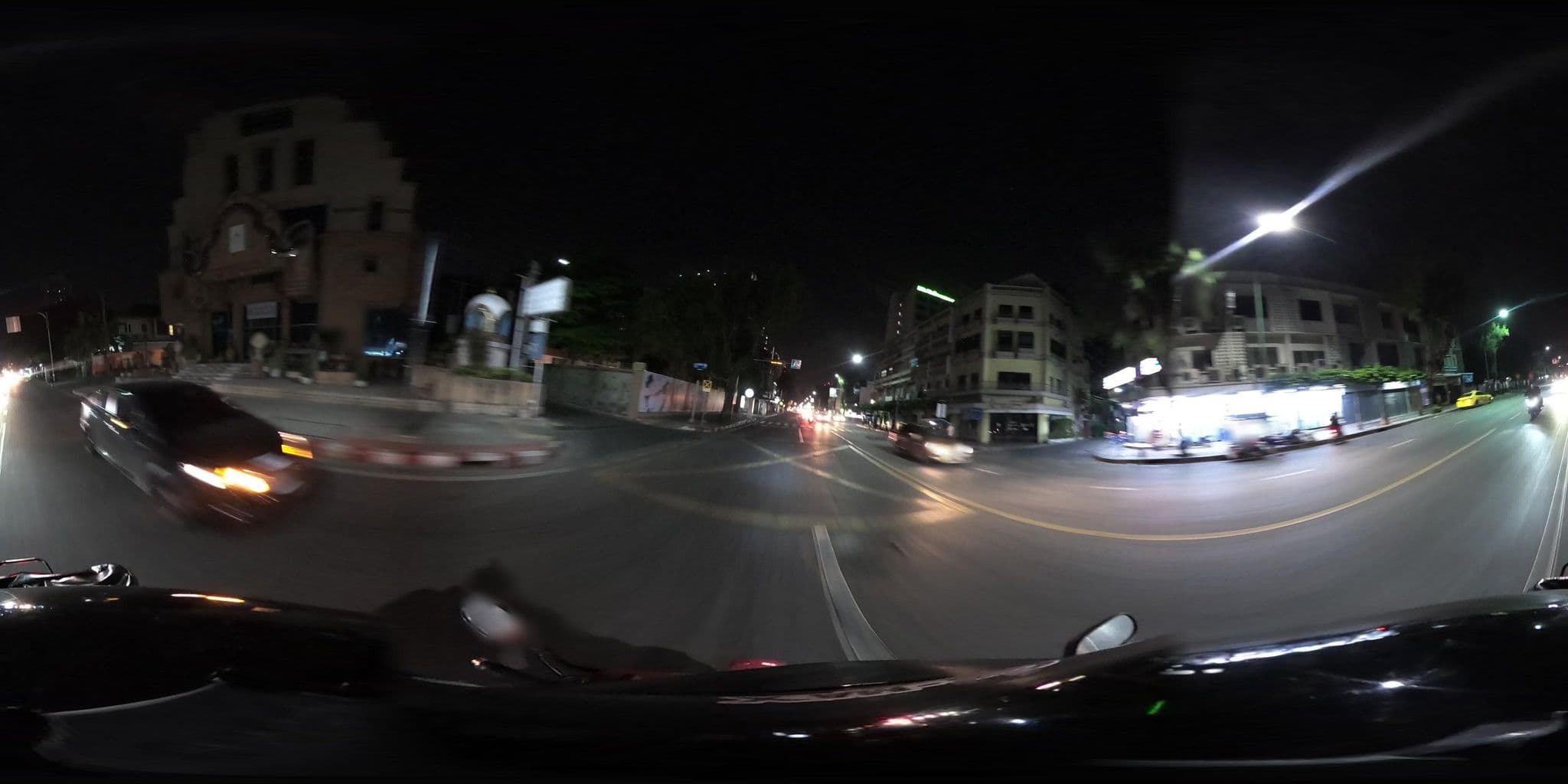 Street view near โรงแรมกานต์มณี พาเลซ (Karnmanee Palace), Phaya Thai — © NatchaponJ (CC BY-SA · Mapillary)