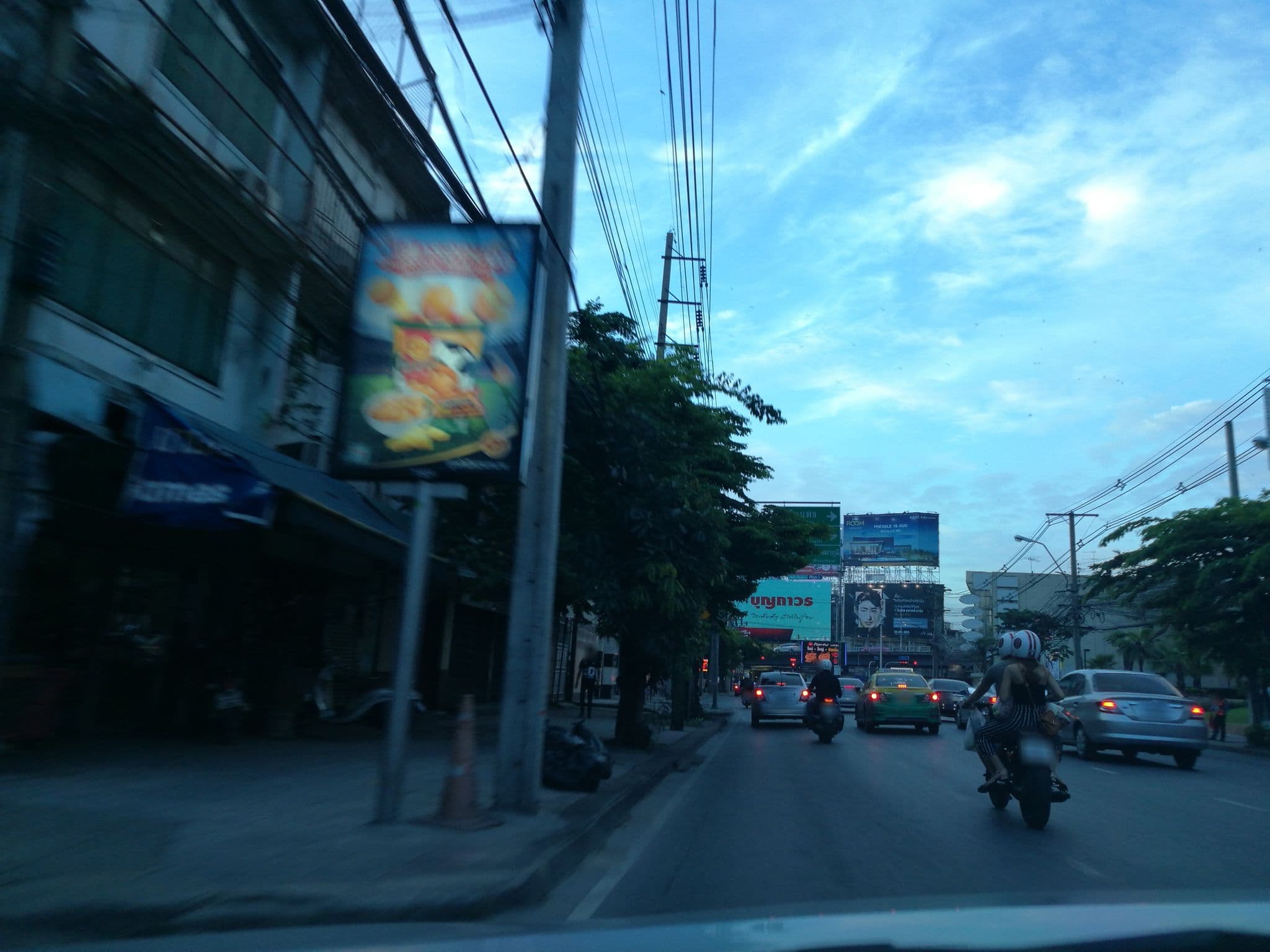 Street view near ศิริสุข 55 Hotel, Ratchathewi — © ratirat (CC BY-SA · Mapillary)