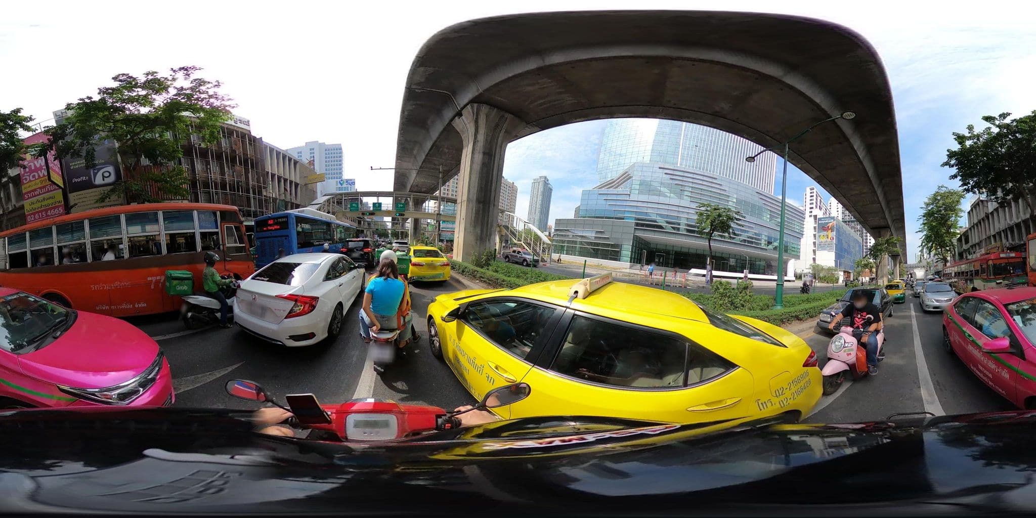 Street view near L.K.N. Inn, Phaya Thai — © NatchaponJ (CC BY-SA · Mapillary)