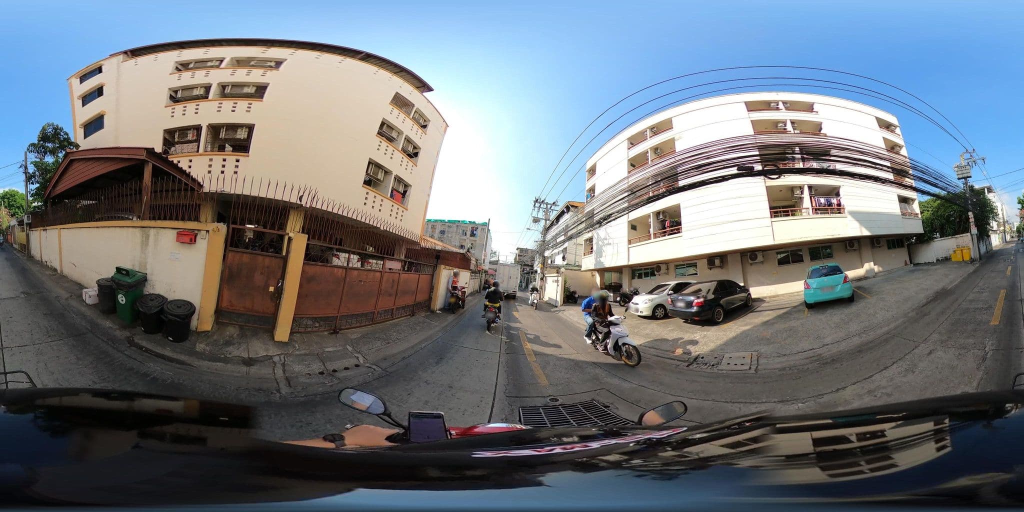 Street view near โรงแรมปลื้มดี 32, Din Daeng — © NatchaponJ (CC BY-SA · Mapillary)