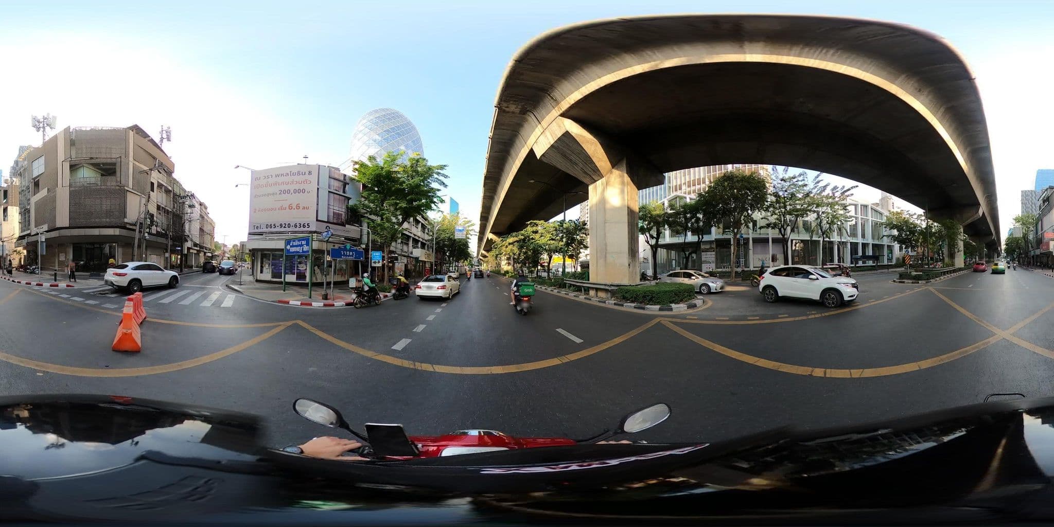 Street view near Vestel Aree, Phaya Thai — © NatchaponJ (CC BY-SA · Mapillary)