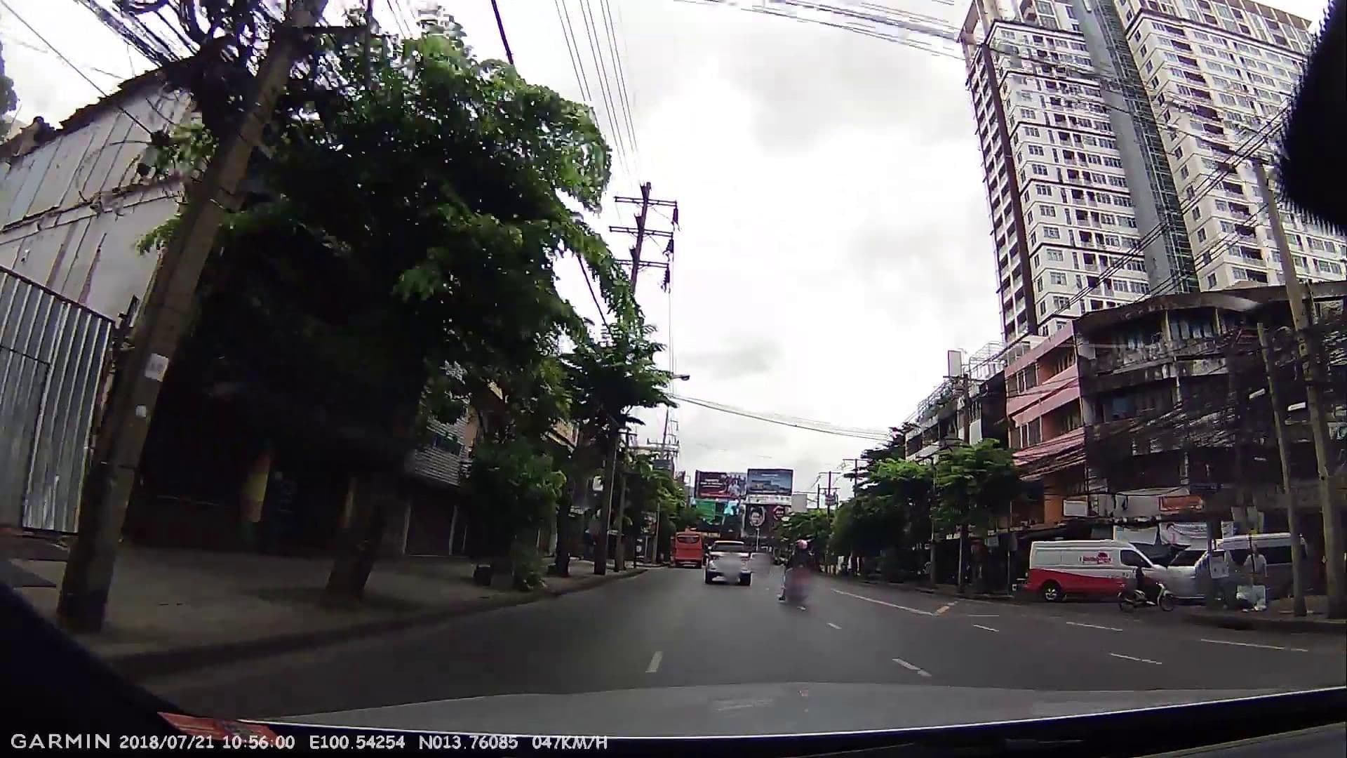Street view near Lobby Bar @ All Seasons Hotel, Makkasan — © cchingch (CC BY-SA · Mapillary)