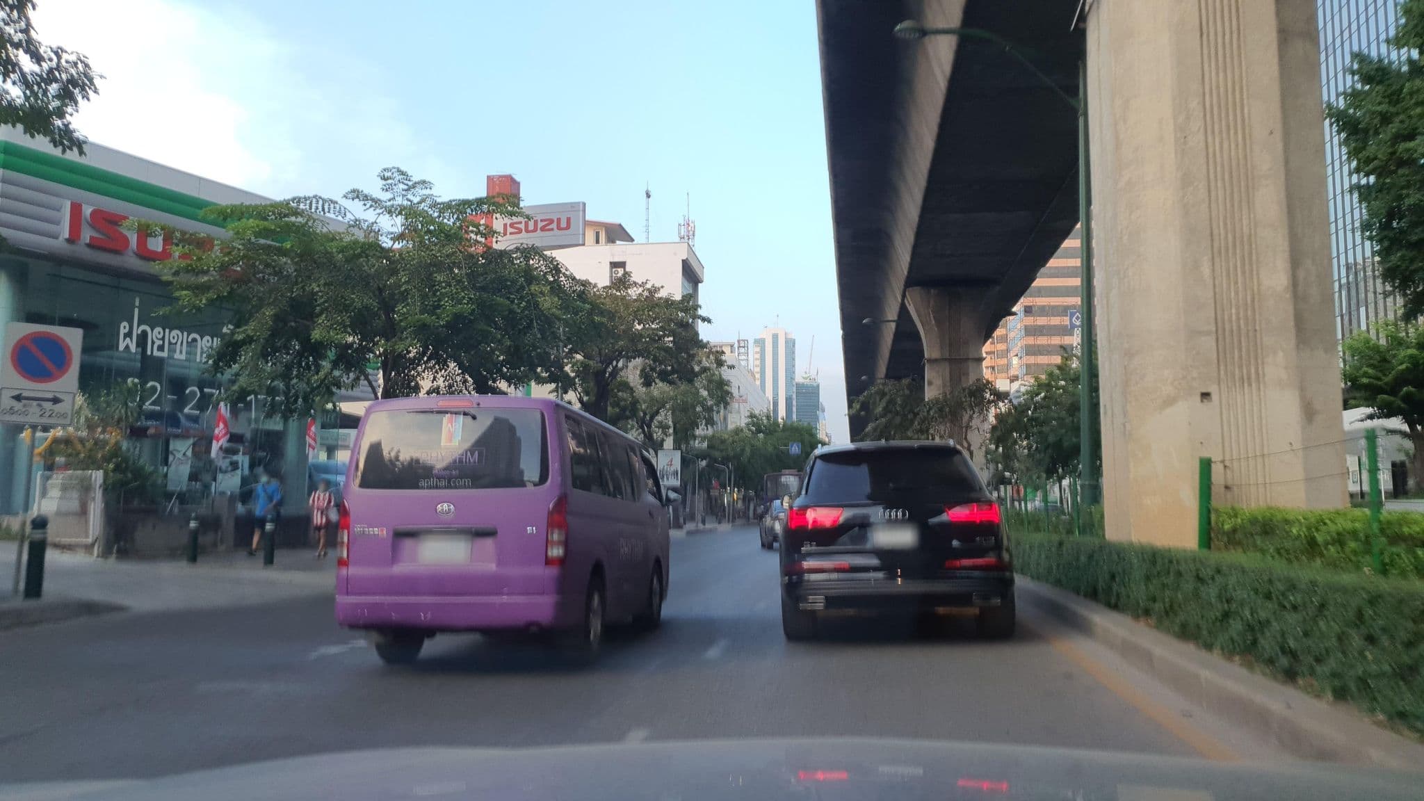 Street view near Sukhon Bangkok Boutique Hotel, Phaya Thai — © jrcarlsen (CC BY-SA · Mapillary)