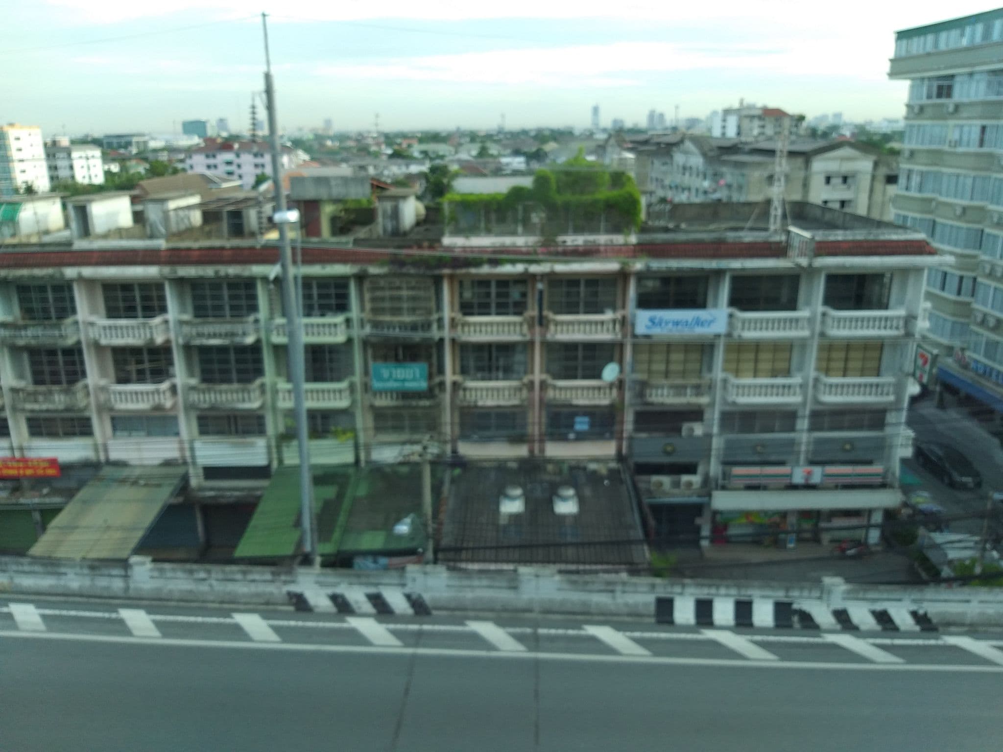 Street view near 99 Hotel, Mueang Nonthaburi — © ozflor (CC BY-SA · Mapillary)