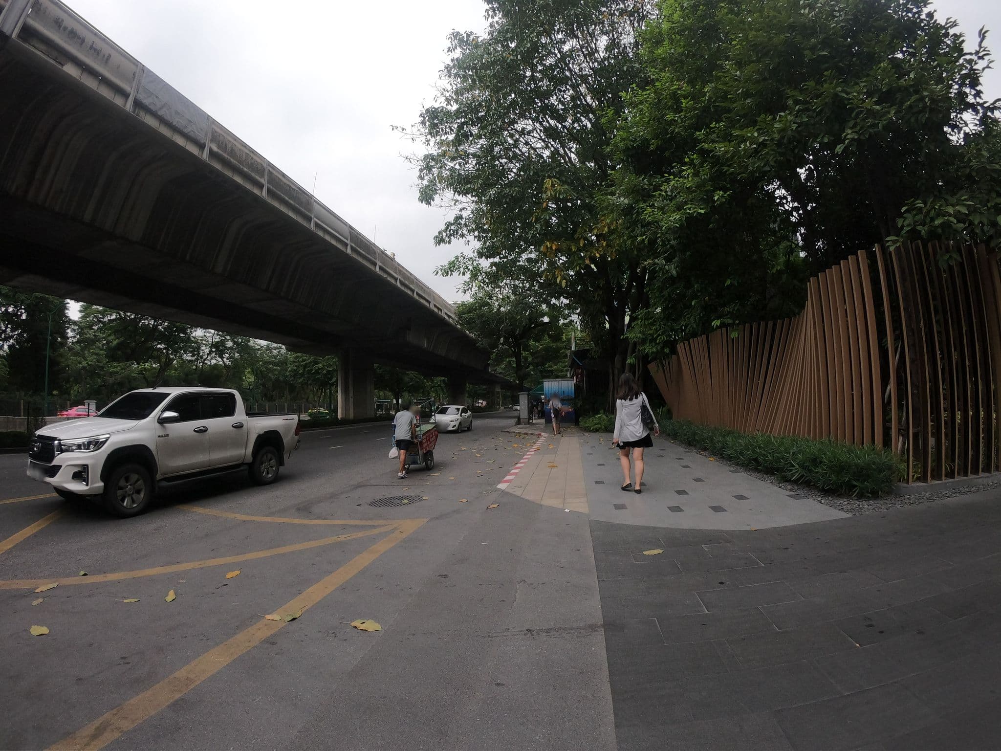 Street view near โรงแรมบุษราคัม, Chatuchak subdistrict — © ozflor (CC BY-SA · Mapillary)