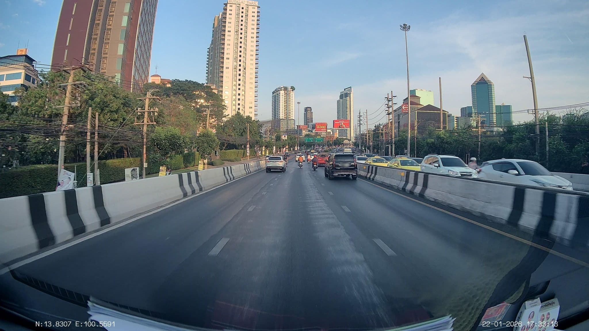 Street view near Narawadee Resort, Chatuchak — © ThailandCambodia (CC BY-SA · Mapillary)