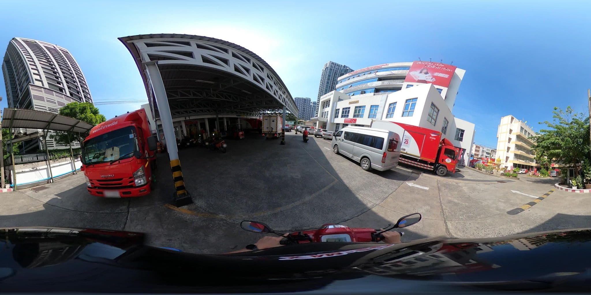 Street view near Le Bonheur Poshotel, Chomphon — © NatchaponJ (CC BY-SA · Mapillary)