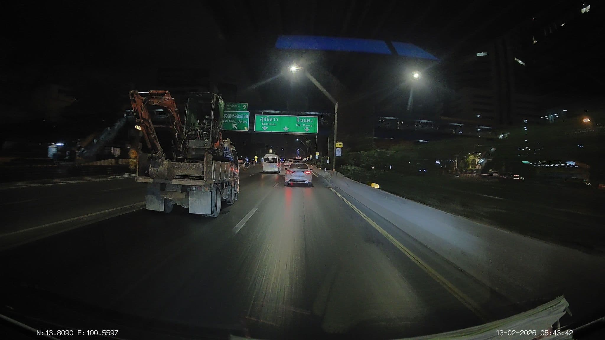 Street view near Travelocity.com, Chomphon — © ThailandCambodia (CC BY-SA · Mapillary)
