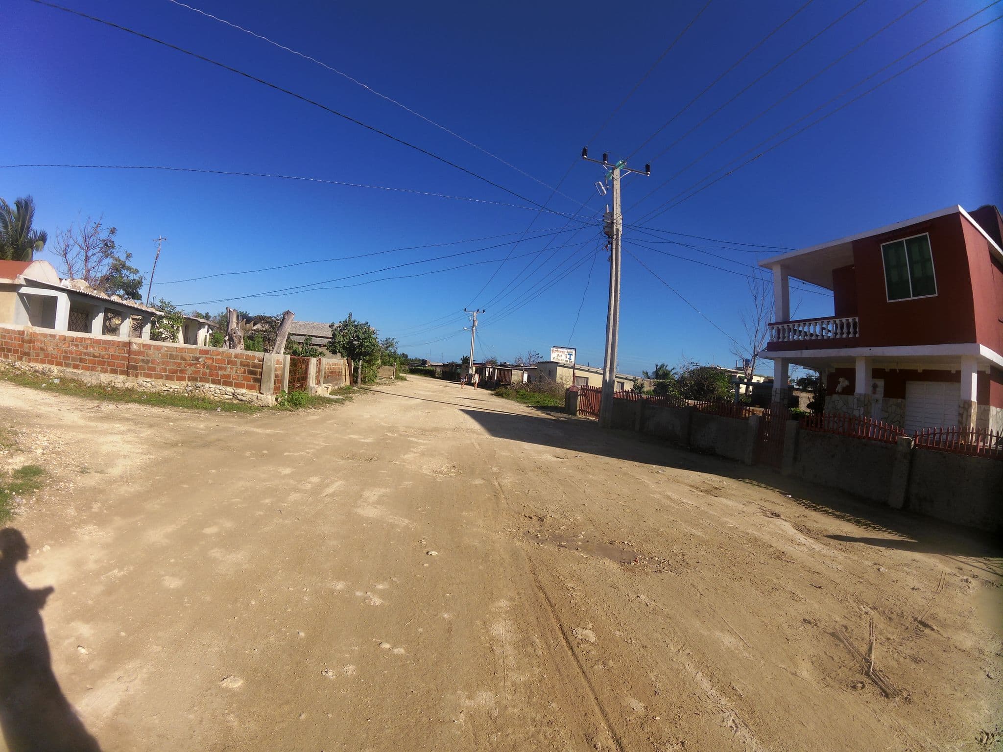 Street view near Restaurant dos Palmos Casa particular, Jesús Menéndez — © mronewheeldrive (CC BY-SA · Mapillary)