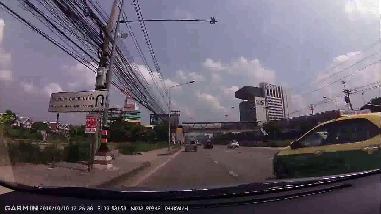 Street view near Dusit D2 Chaengwattana, Pak Kret — © krittimanu (CC BY-SA · Mapillary)