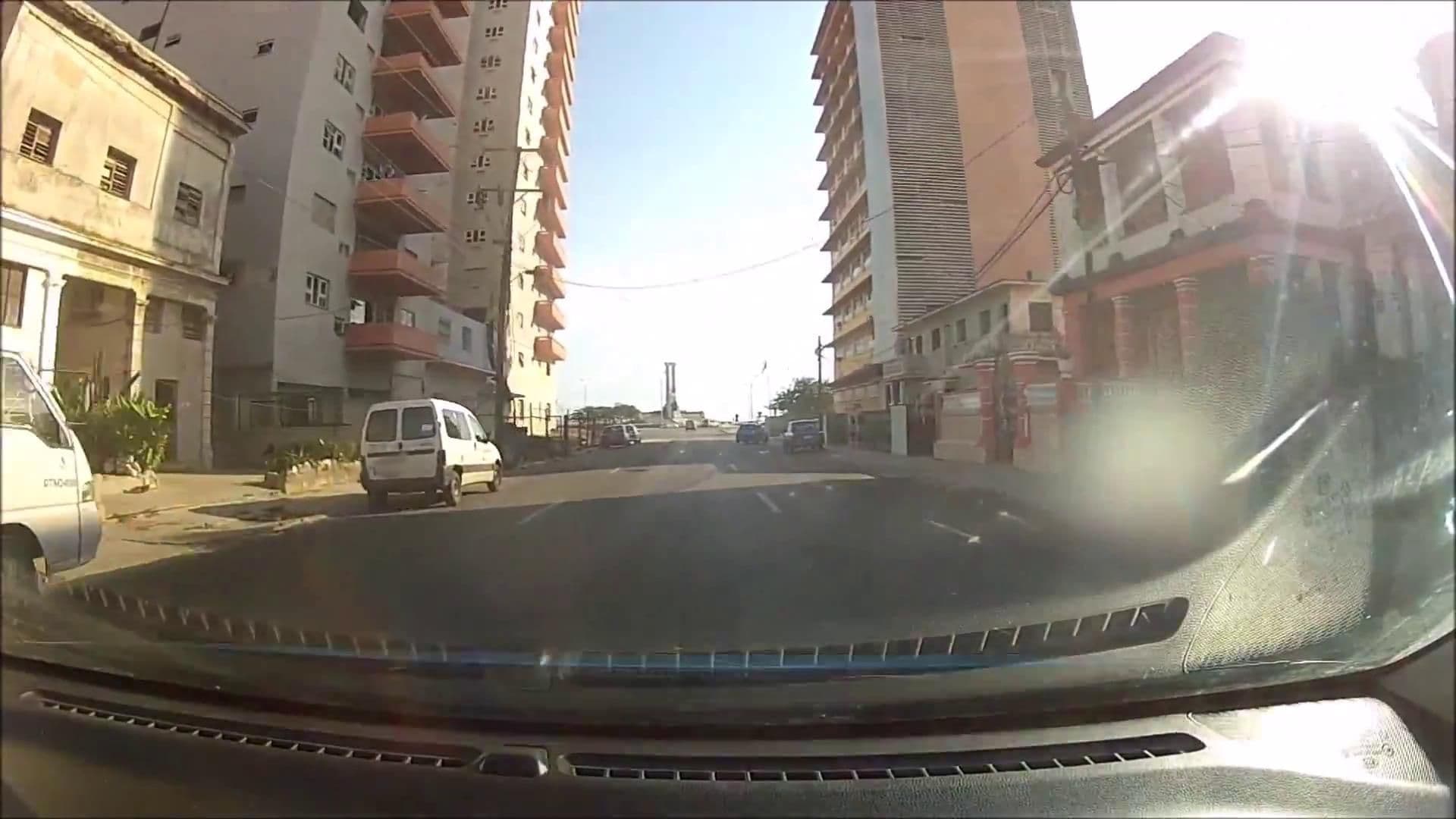 Street view near Maritza Home, Vedado