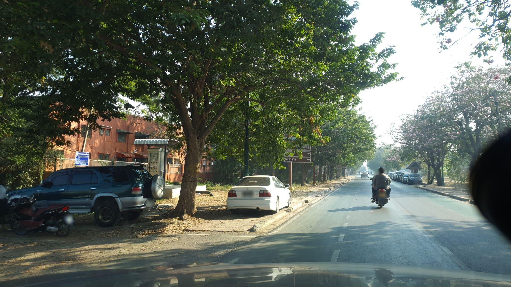 Street view near Casa Ayutthaya Guest House, Phra Nakhon Si Ayutthaya — © jrcarlsen (CC BY-SA · Mapillary)