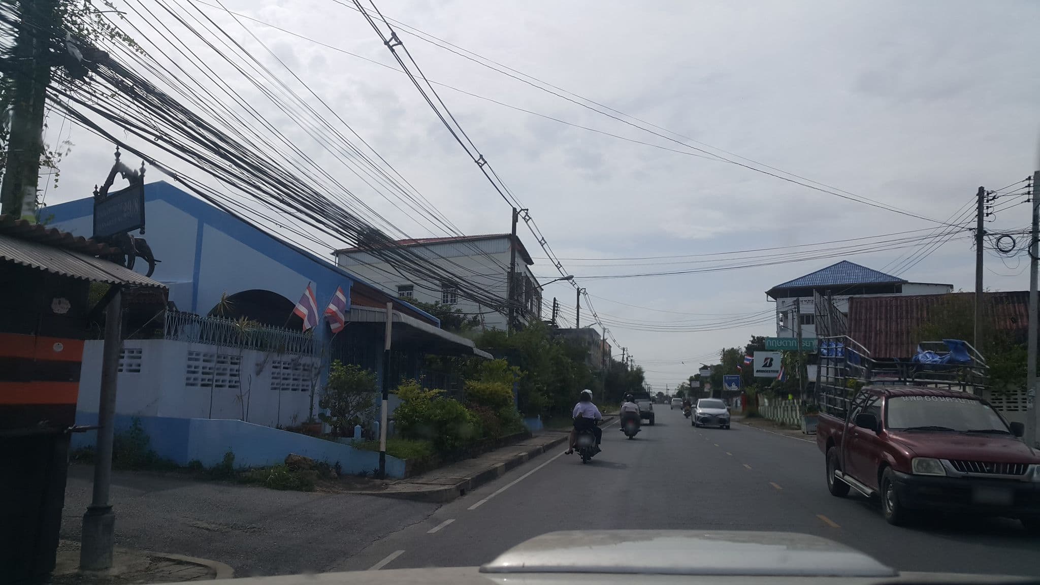 Street view near บ้านฉาง อพาร์ทเม้นท์, Ban Chang — © jrcarlsen (CC BY-SA · Mapillary)
