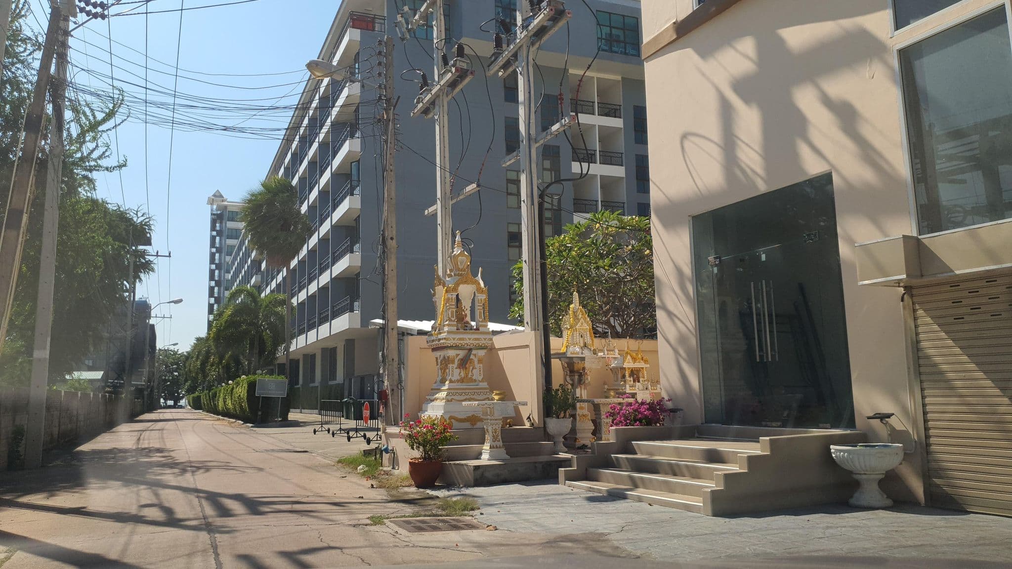Street view near Ban Ton Khaw Resort, Pattaya — © jrcarlsen (CC BY-SA · Mapillary)