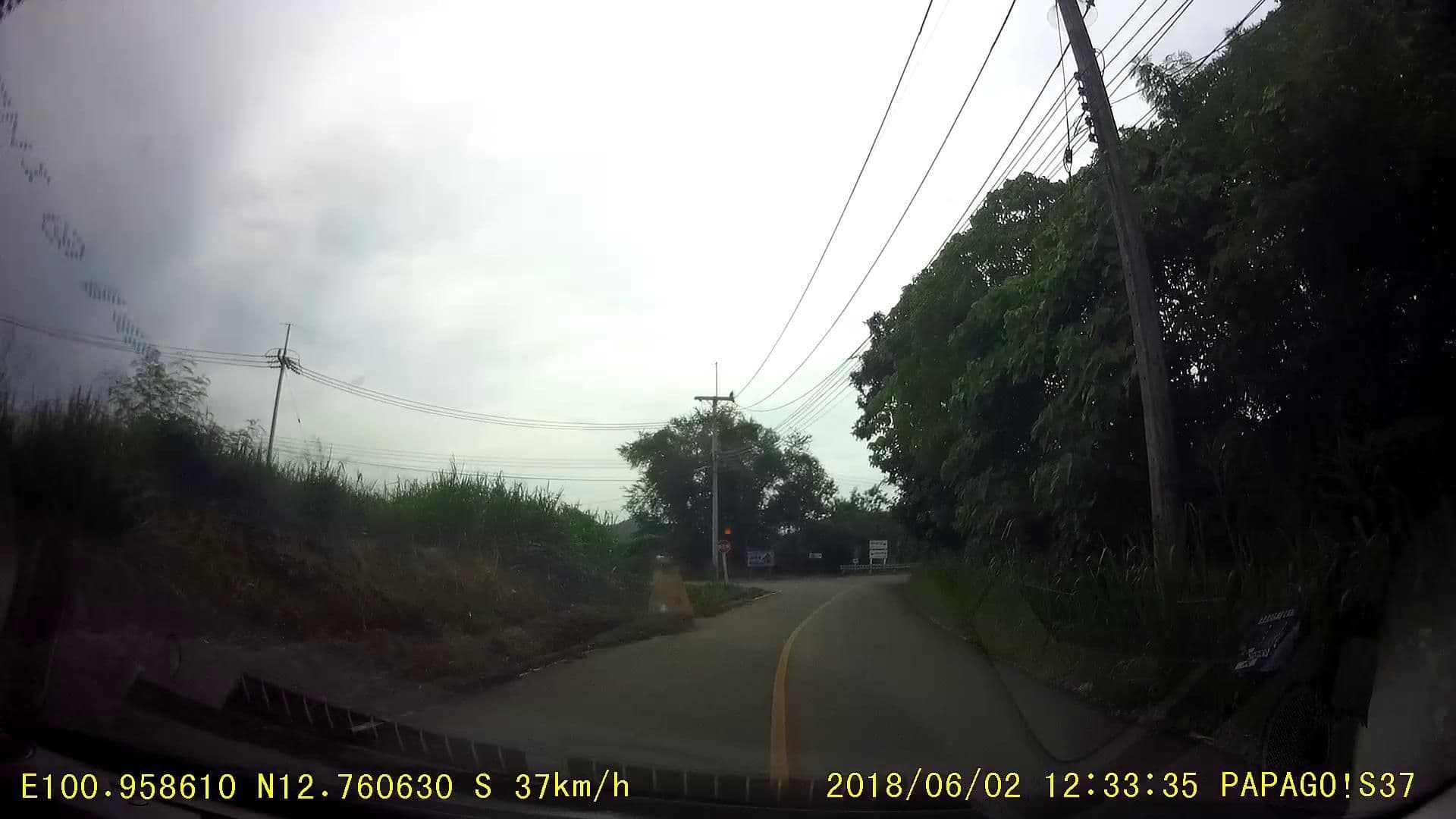 Street view near ห้องใจเดียว @ Silverlake Wineyard, Ban Chang — © poramet (CC BY-SA · Mapillary)