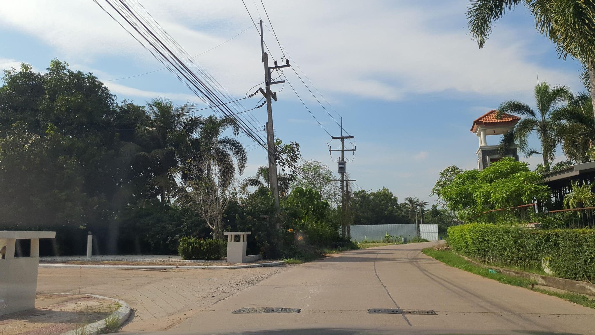 Street view near Baan Busaba Resort & Spa, Sattahip — © jrcarlsen (CC BY-SA · Mapillary)