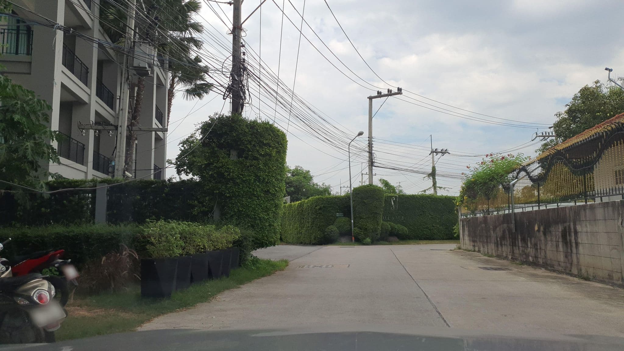 Street view near THE SALA Pattaya - โรงแรม เดอะ ศาลา พัทยา, Pattaya — © jrcarlsen (CC BY-SA · Mapillary)