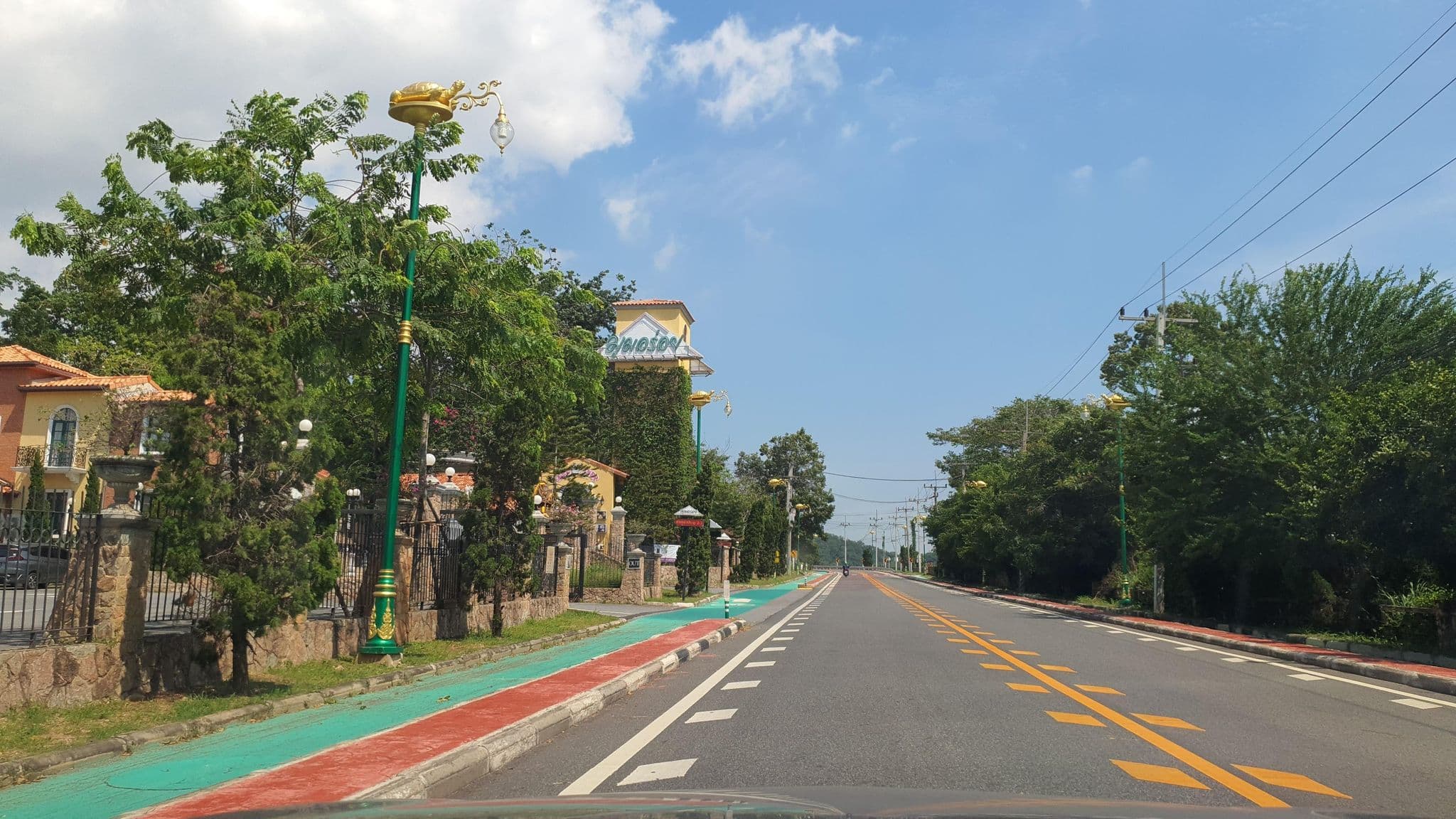 Street view near Citta Di Como, Ban Chang — © jrcarlsen (CC BY-SA · Mapillary)