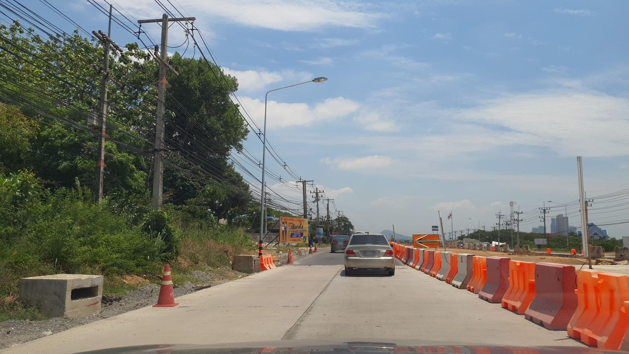 Street view near บ้านอมรรัตน์รีสอร์ท Ban Amornrat Resort, Pattaya — © jrcarlsen (CC BY-SA · Mapillary)