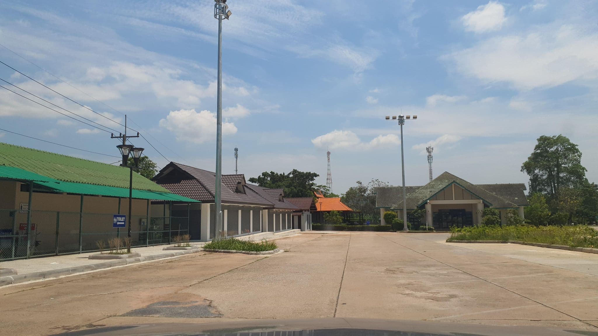 Street view near Silverlake Movie Village, Ban Chang — © jrcarlsen (CC BY-SA · Mapillary)