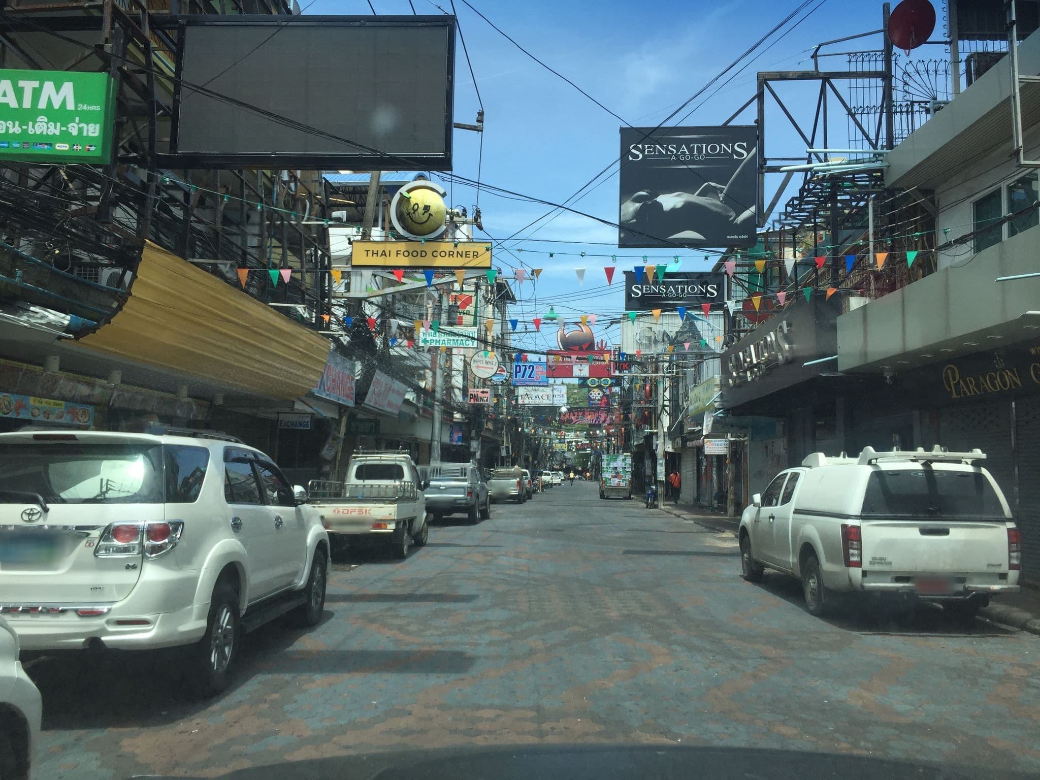 Street view near Galaxy Suites Hotel, Pattaya — © kyoko (CC BY-SA · Mapillary)