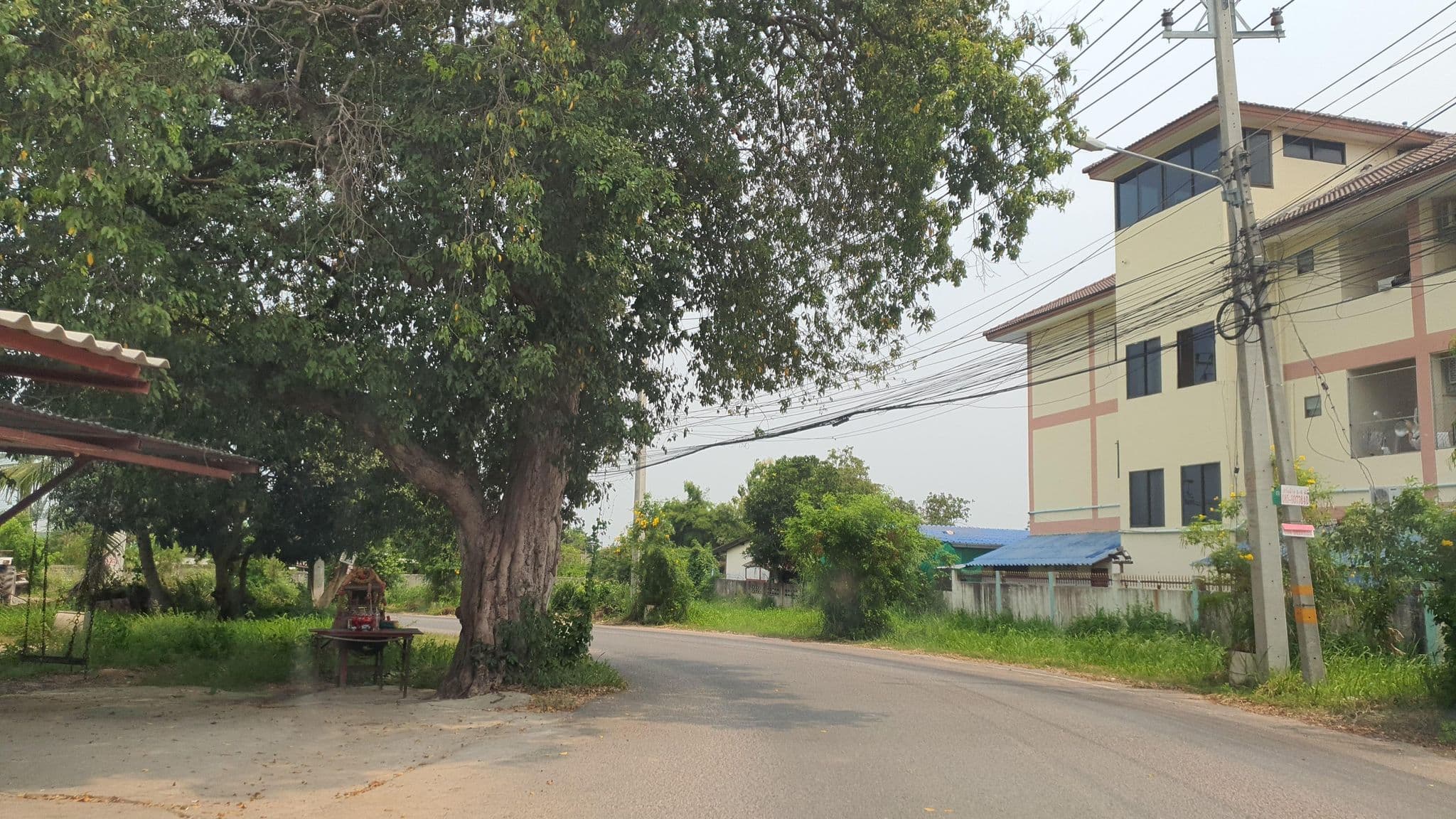 Street view near ทวี อพาร์ทเม้นท์, Pattaya — © jrcarlsen (CC BY-SA · Mapillary)