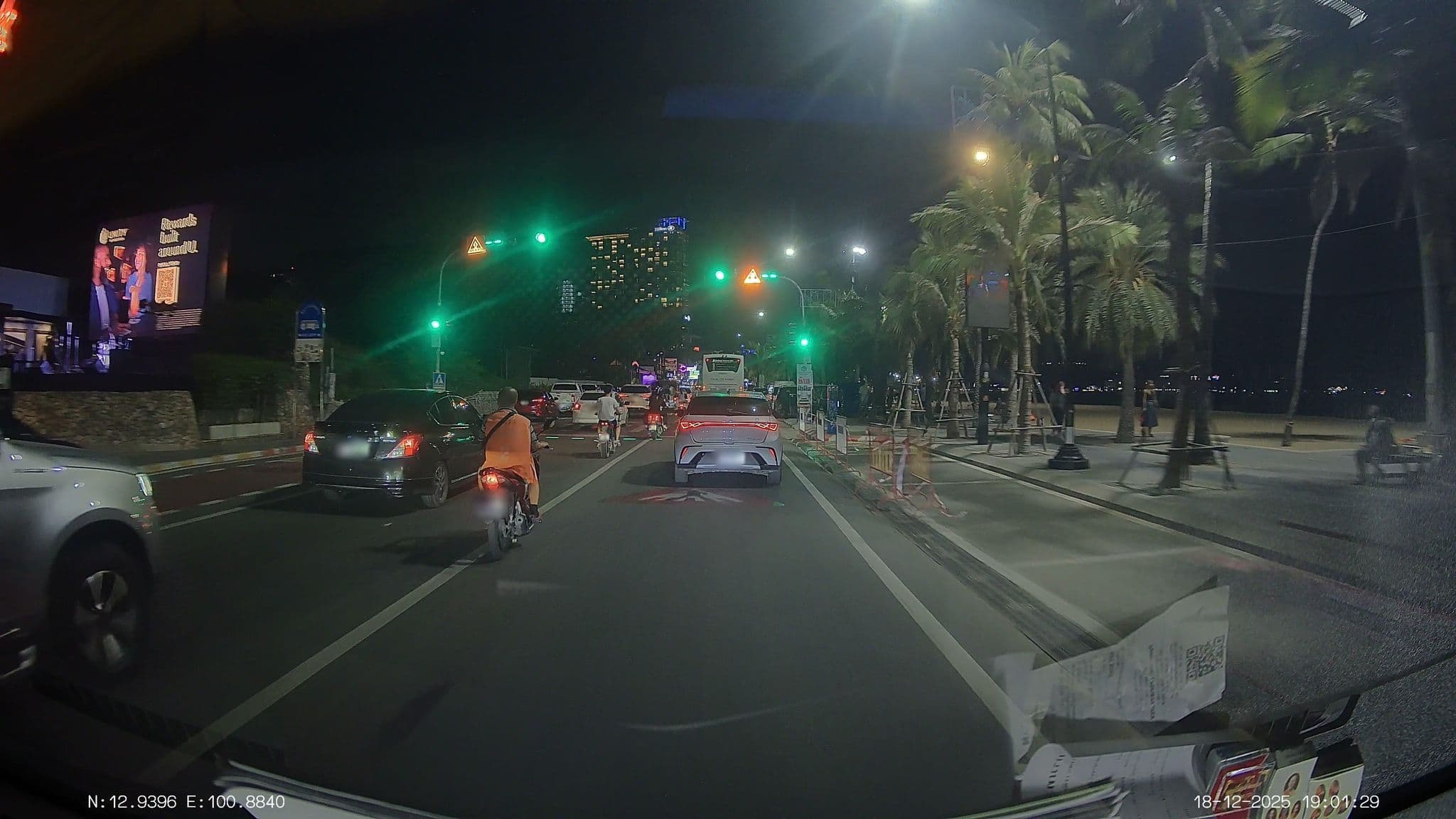Street view near Jomtien Hotel, Thailand, Pattaya — © ThailandCambodia (CC BY-SA · Mapillary)