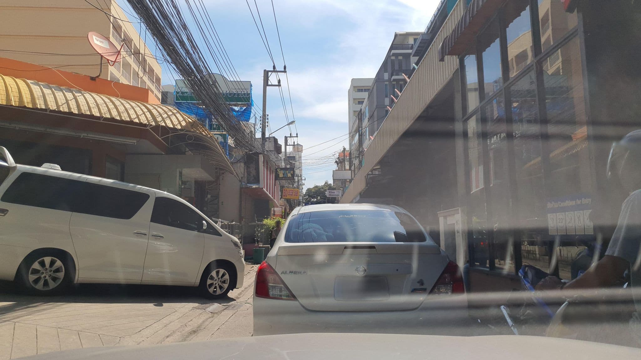 Street view near Eastiny Inn Hotel Pattaya, Pattaya — © jrcarlsen (CC BY-SA · Mapillary)