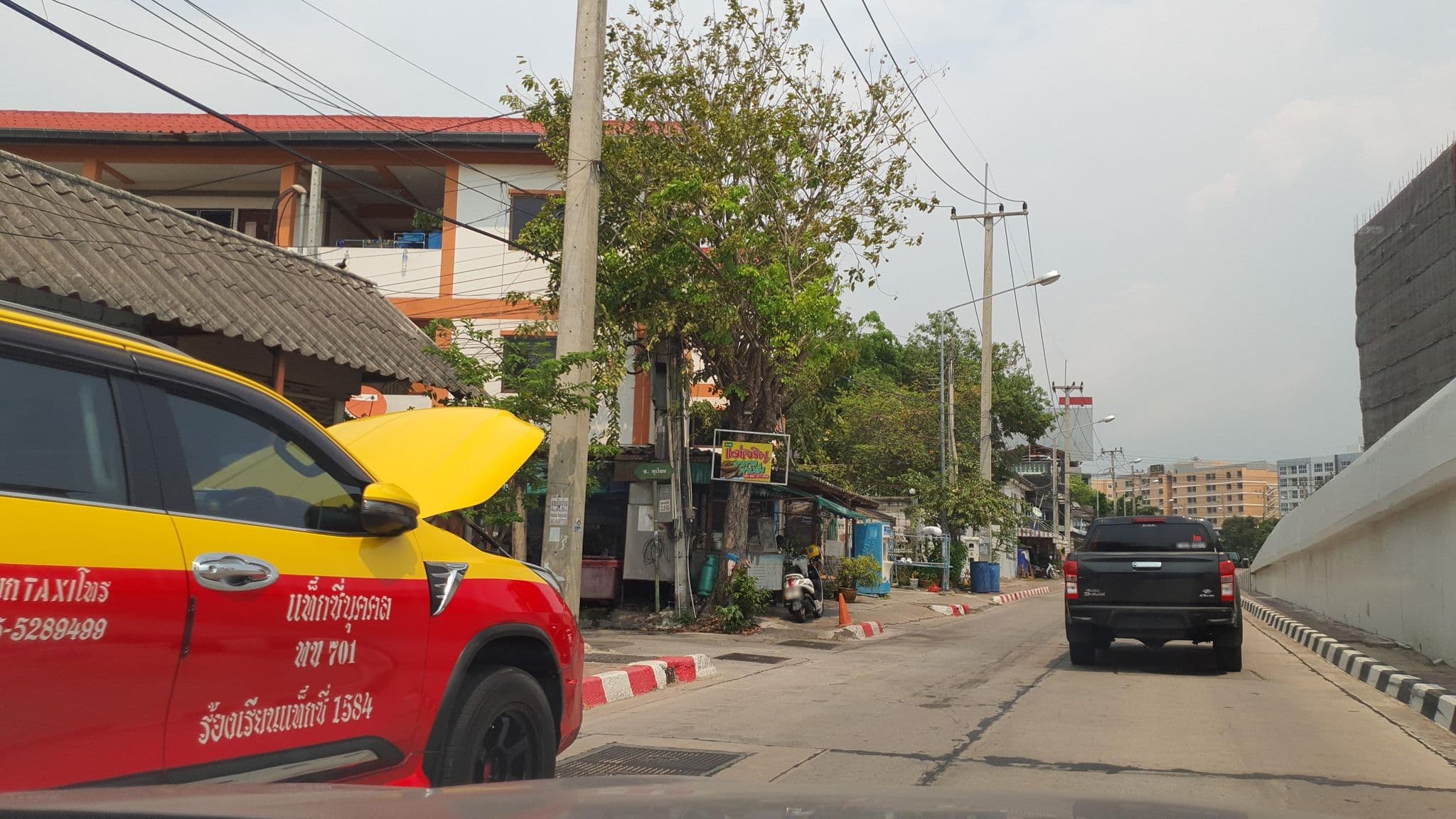 Street view near สุสิริรีย์ อบสมุนไพร, Pattaya — © jrcarlsen (CC BY-SA · Mapillary)