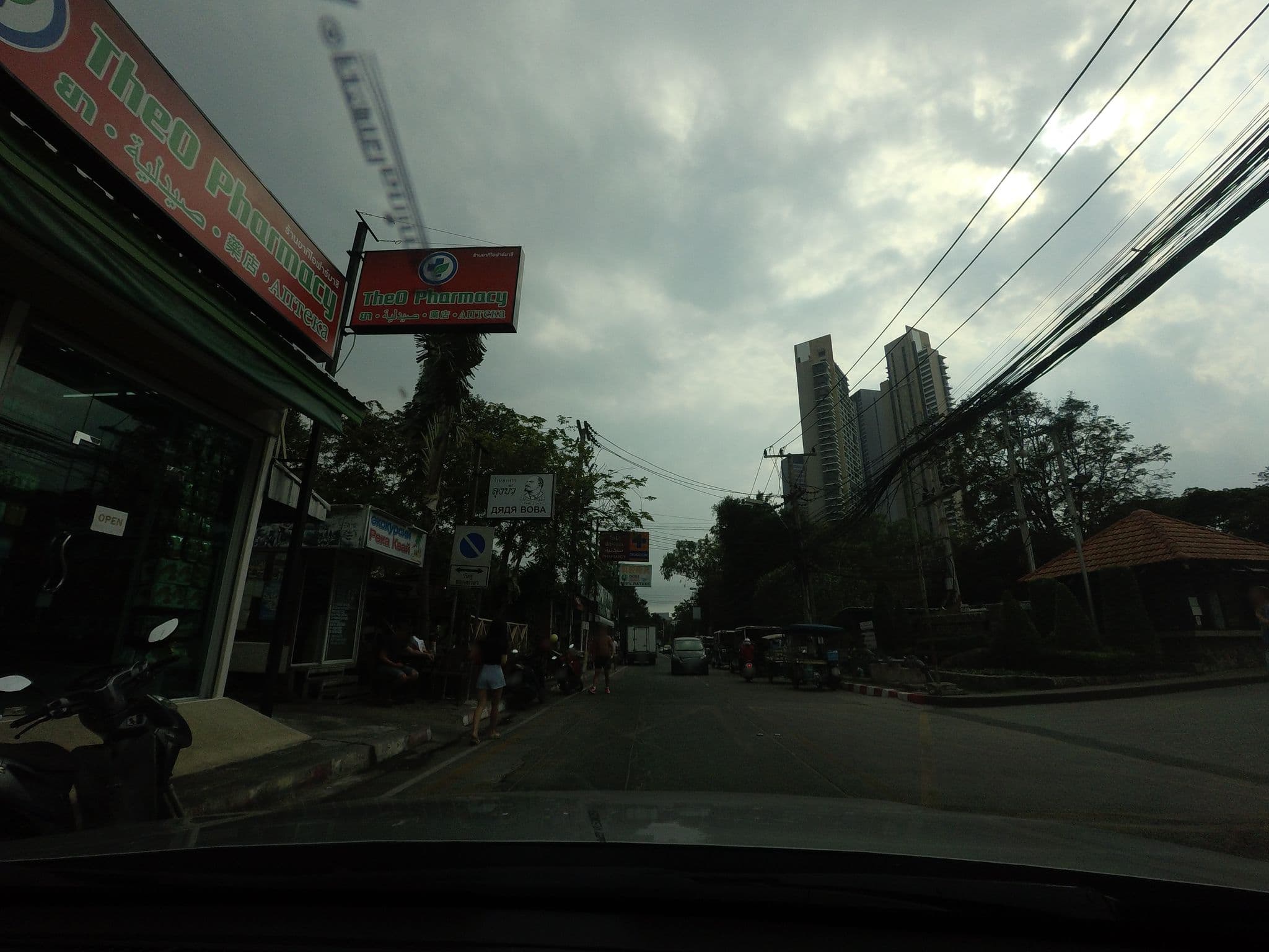 Street view near ห้องทรายมณีโรงแรม ลองบีช การ์เด้นแอนสปา, Pattaya — © mishari (CC BY-SA · Mapillary)