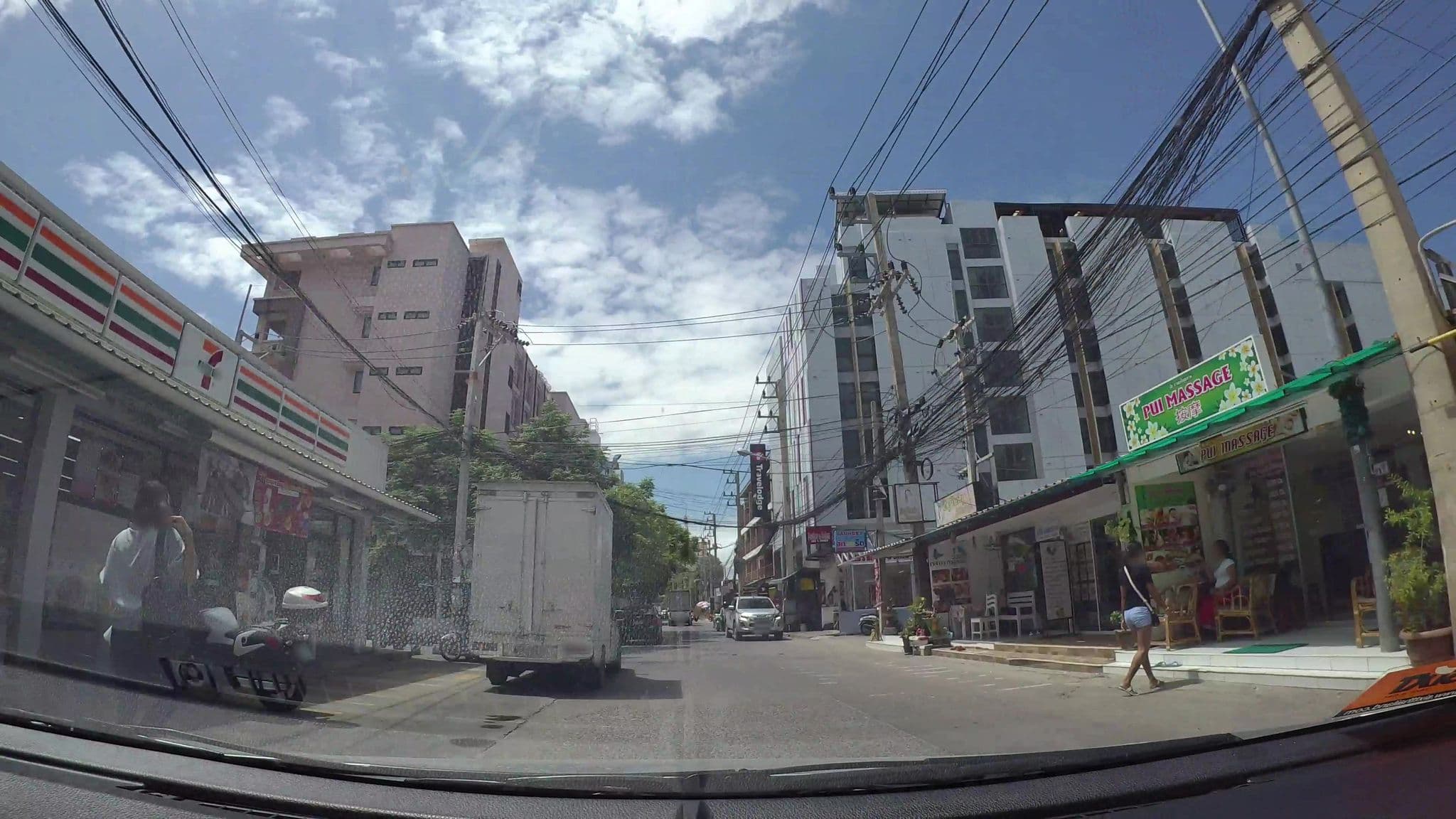 Street view near OZO (โอโซ่), Pattaya — © kaart_3 (CC BY-SA · Mapillary)