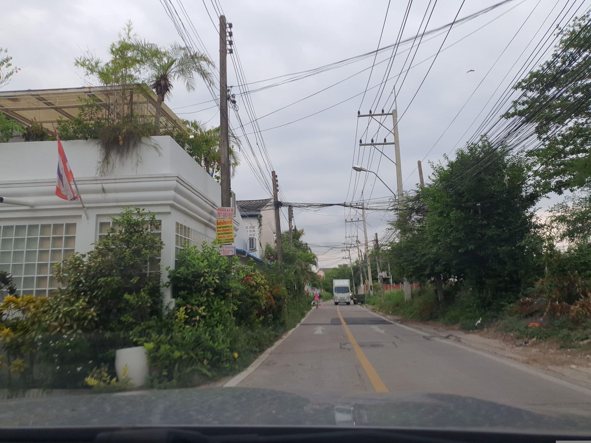 Street view near Villa Colonia Guest House, Pattaya — © jrcarlsen (CC BY-SA · Mapillary)