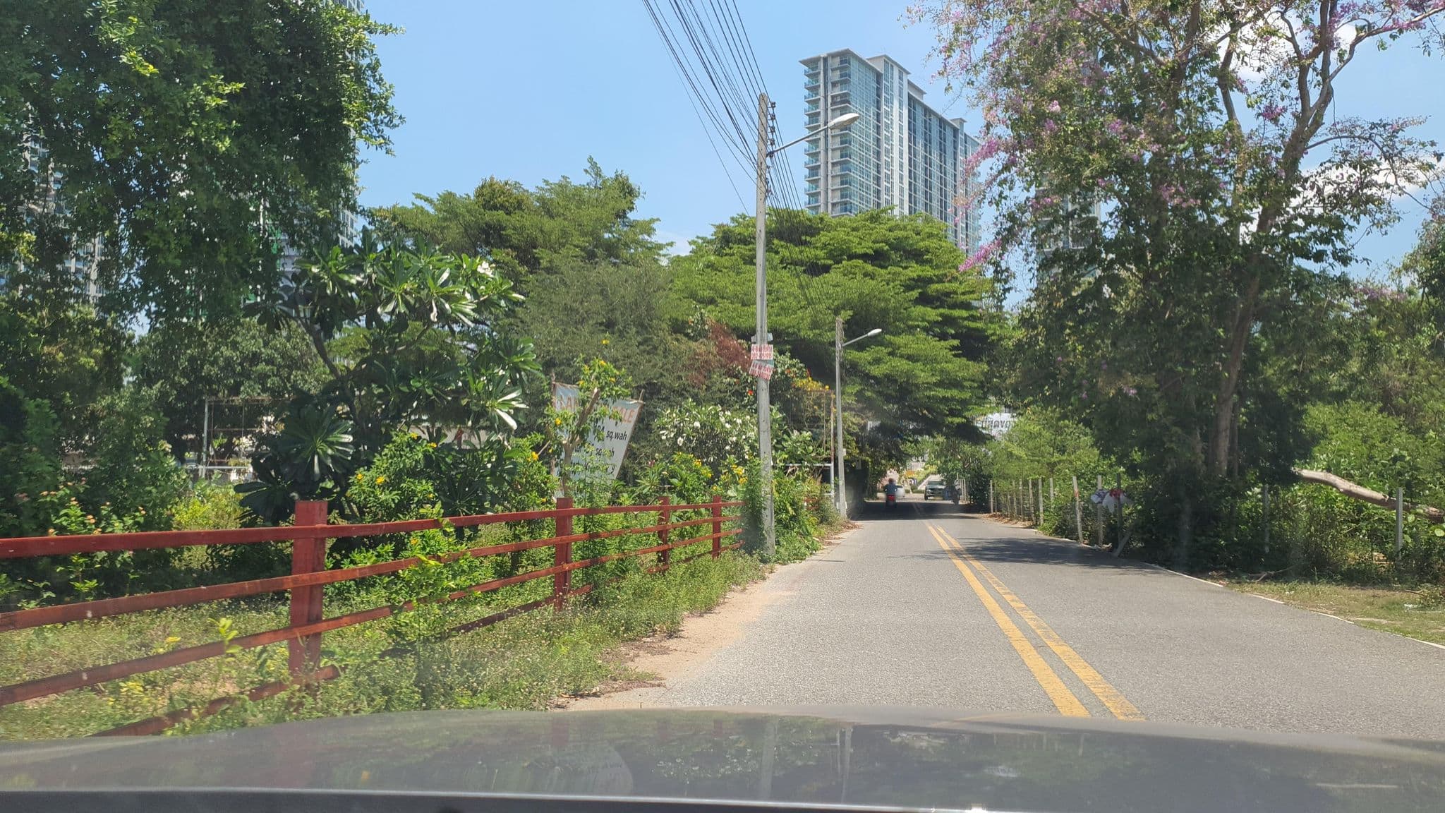 Street view near Hard Rock Hotel Pattaya, Pattaya — © jrcarlsen (CC BY-SA · Mapillary)