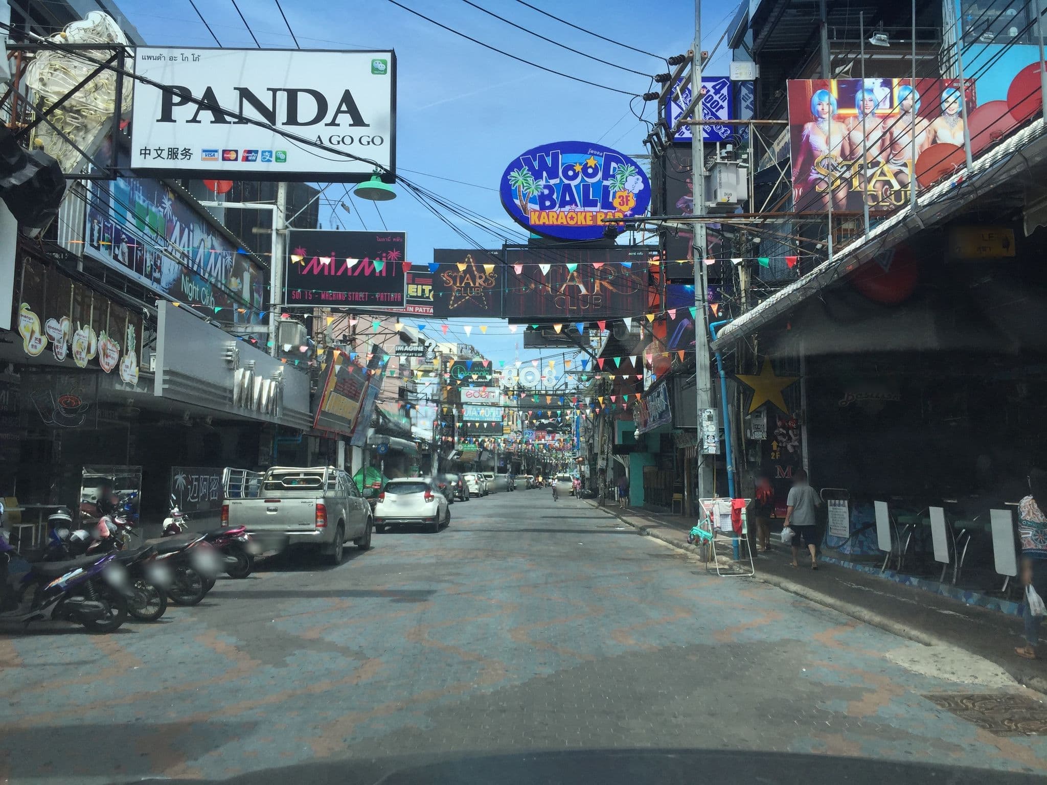 Street view near Vipa Apartment, Pattaya — © kyoko (CC BY-SA · Mapillary)