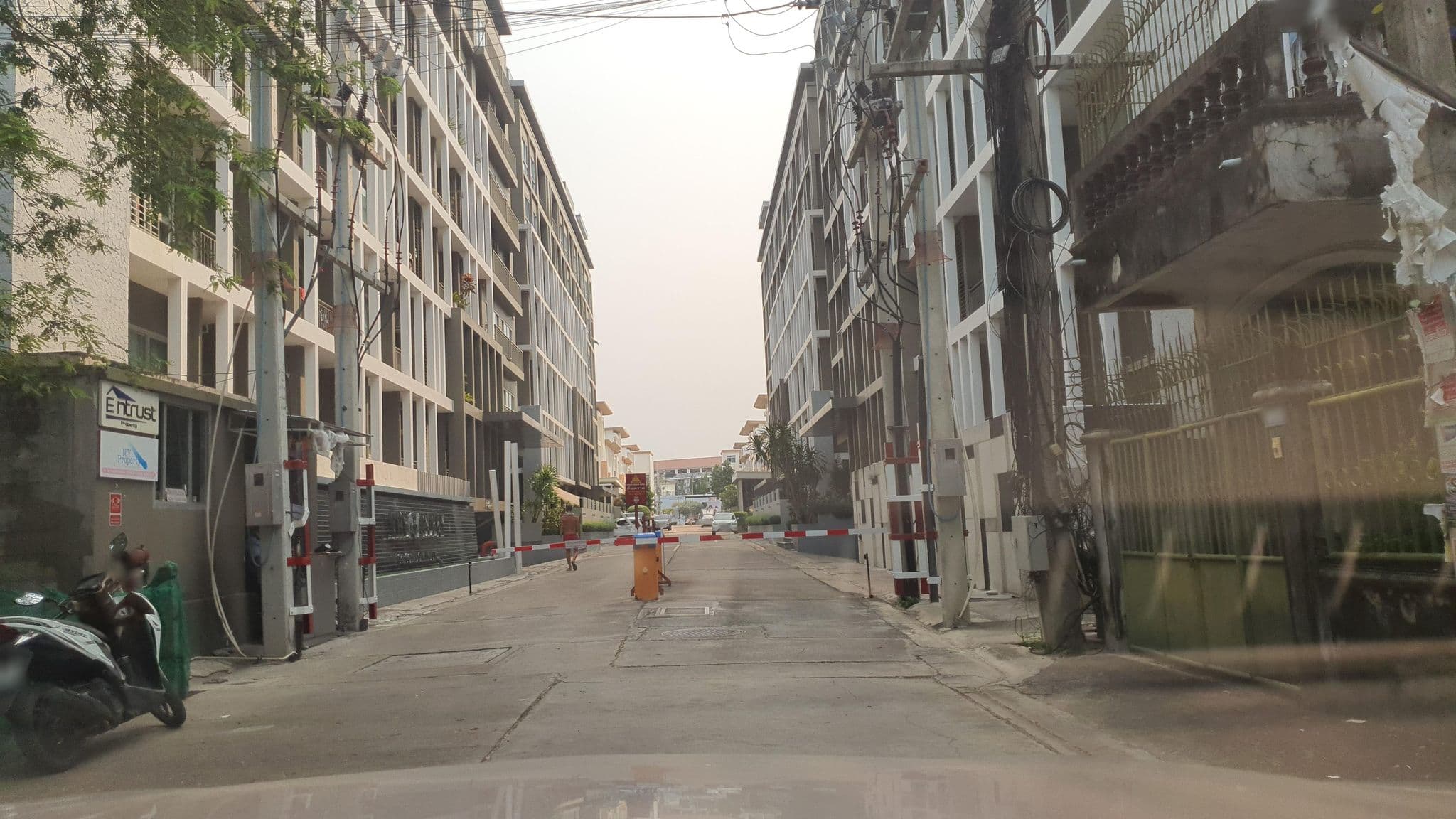 Street view near Chang Charlie Inn, Pattaya — © jrcarlsen (CC BY-SA · Mapillary)