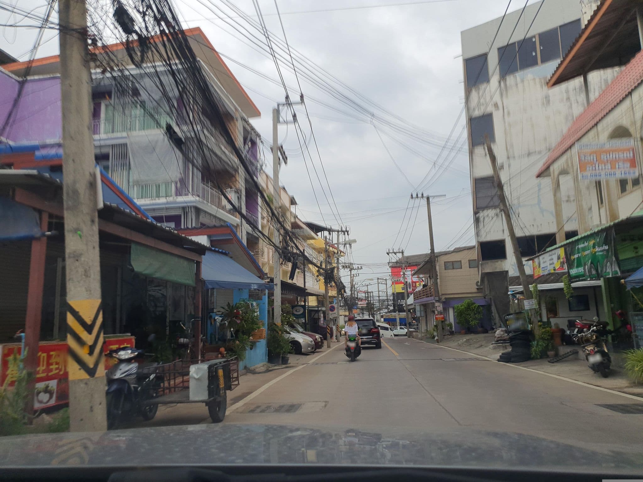 Street view near Keawfahthip, Pattaya — © jrcarlsen (CC BY-SA · Mapillary)