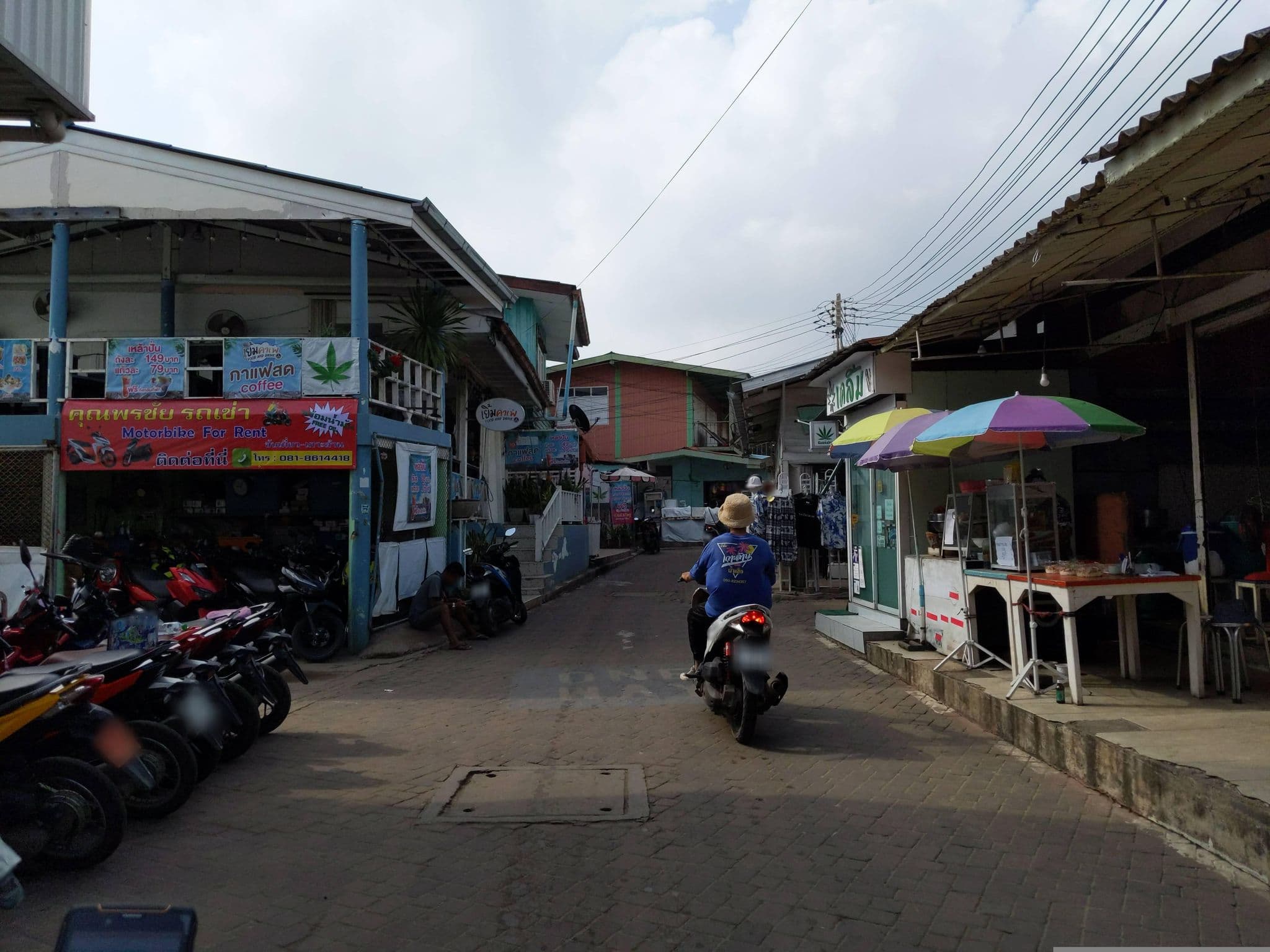 Street view near ริมทะเล รีสอร์ท, Ban Ko Lan — © UughoTh0 (CC BY-SA · Mapillary)