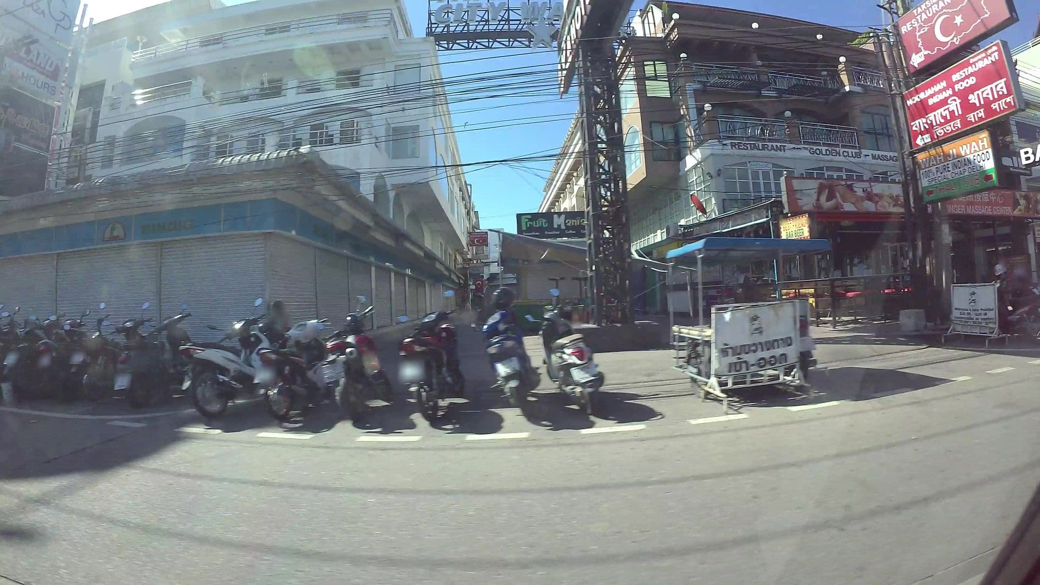 Street view near Au Thong Residence, Pattaya — © kaart_3 (CC BY-SA · Mapillary)