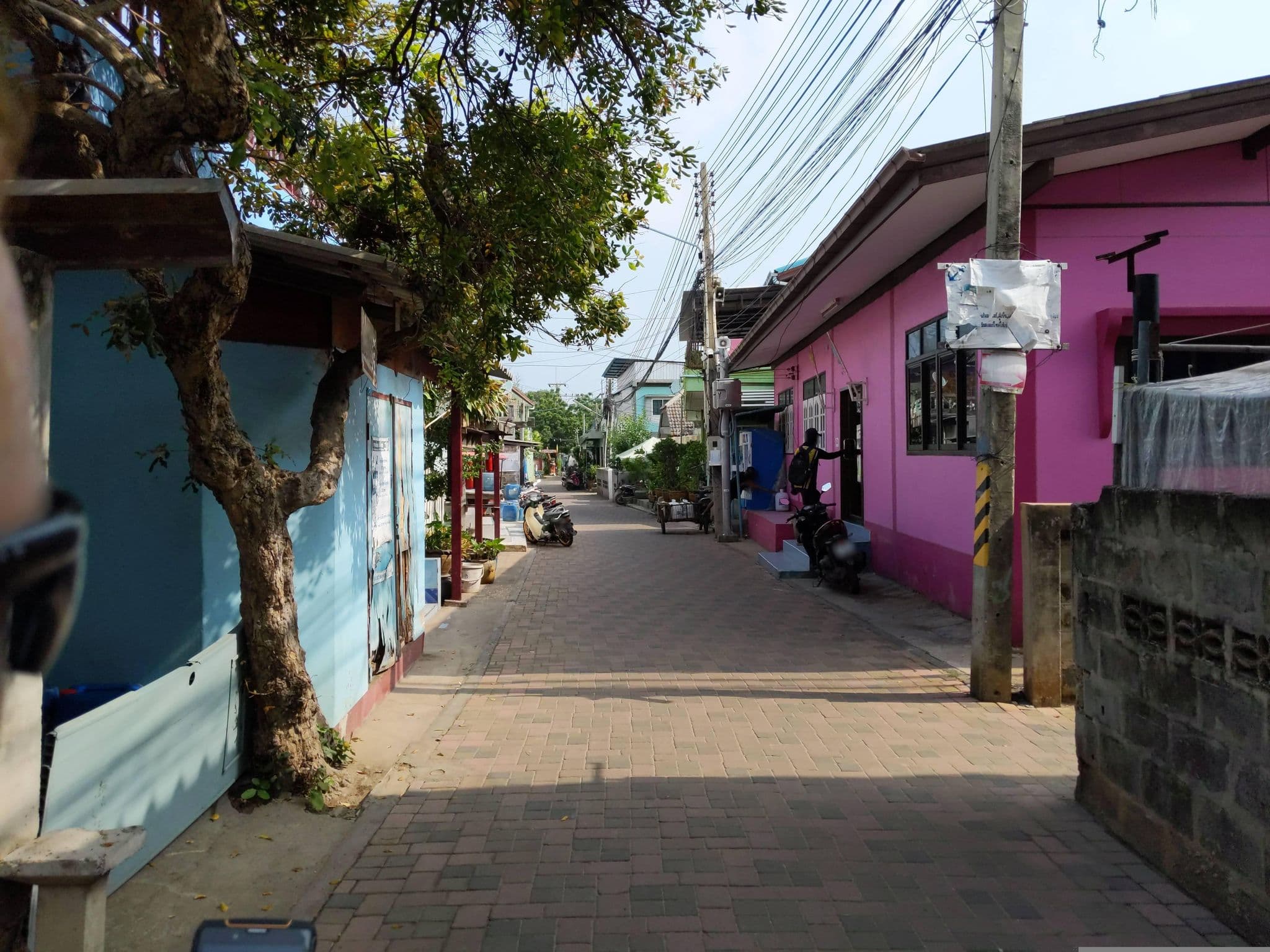 Street view near Baan Navy-Koh Larn, Ban Ko Lan — © UughoTh0 (CC BY-SA · Mapillary)