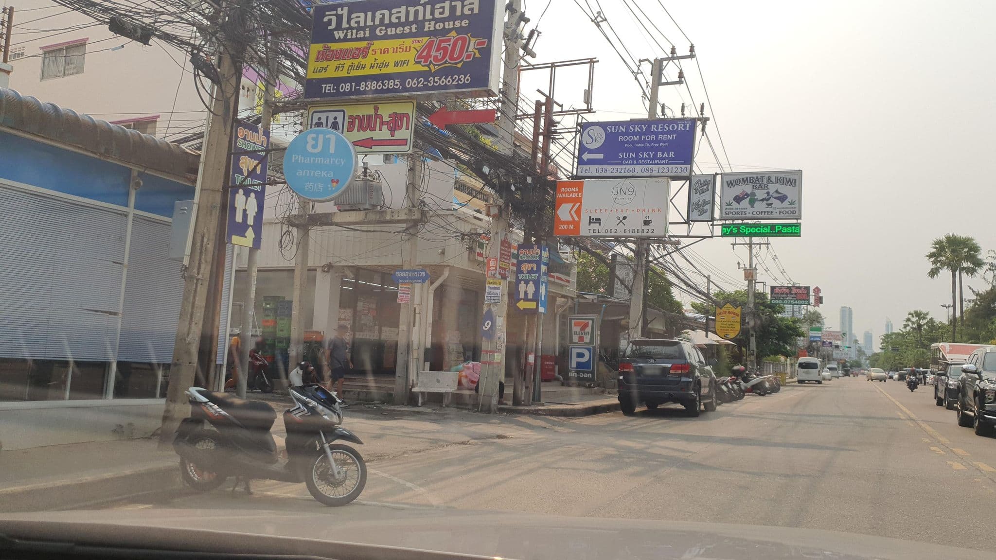Street view near วิไลเกสต์เฮ้าส์, Pattaya — © jrcarlsen (CC BY-SA · Mapillary)