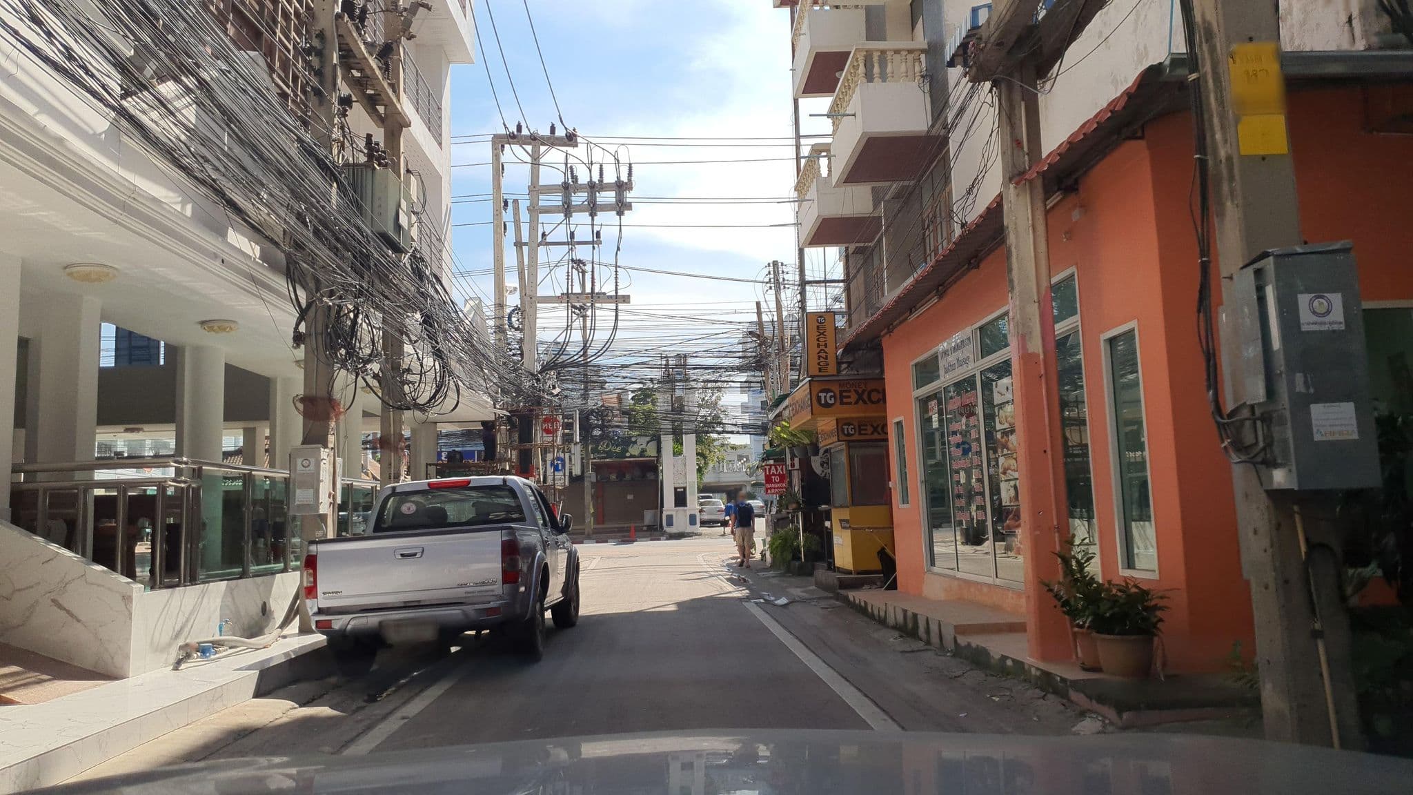 Street view near highfive hotel, Pattaya — © jrcarlsen (CC BY-SA · Mapillary)
