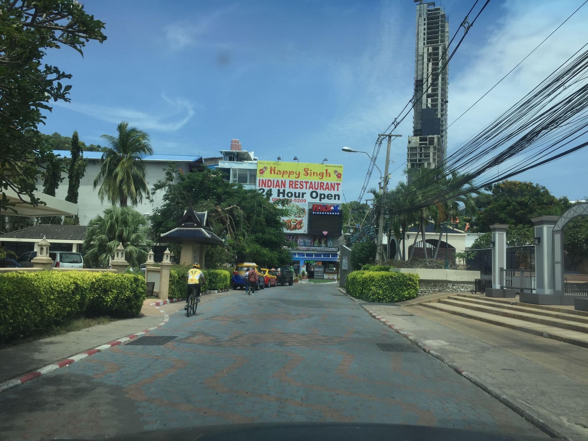 Street view near Siam Bayshore Resort & Spa (โรงแรมสยามเบย์ชอร์รีสอร์ท แอนด์ สปา), Pattaya — © kyoko (CC BY-SA · Mapillary)