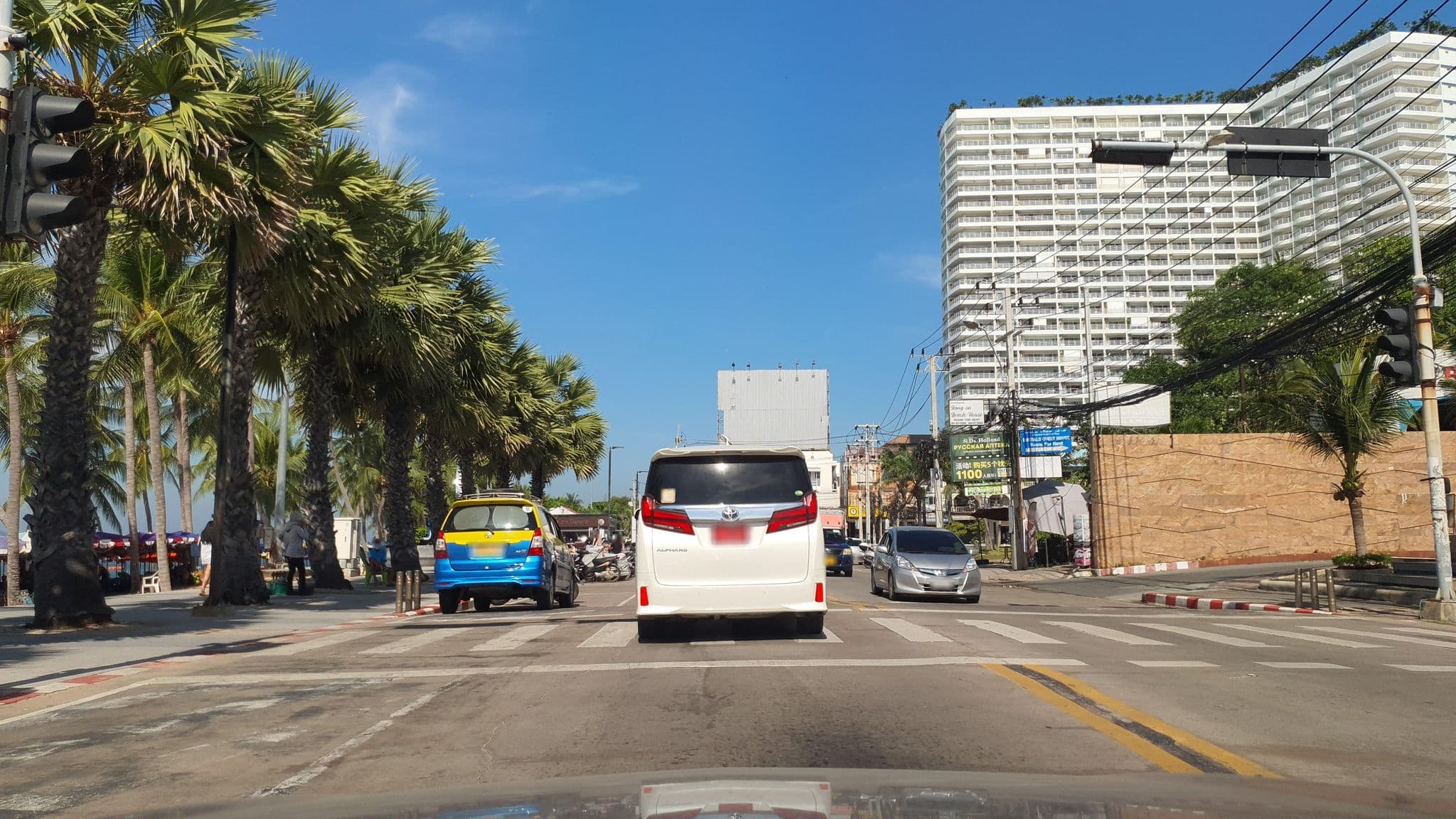 Street view near jomteanbeach, Pattaya — © jrcarlsen (CC BY-SA · Mapillary)