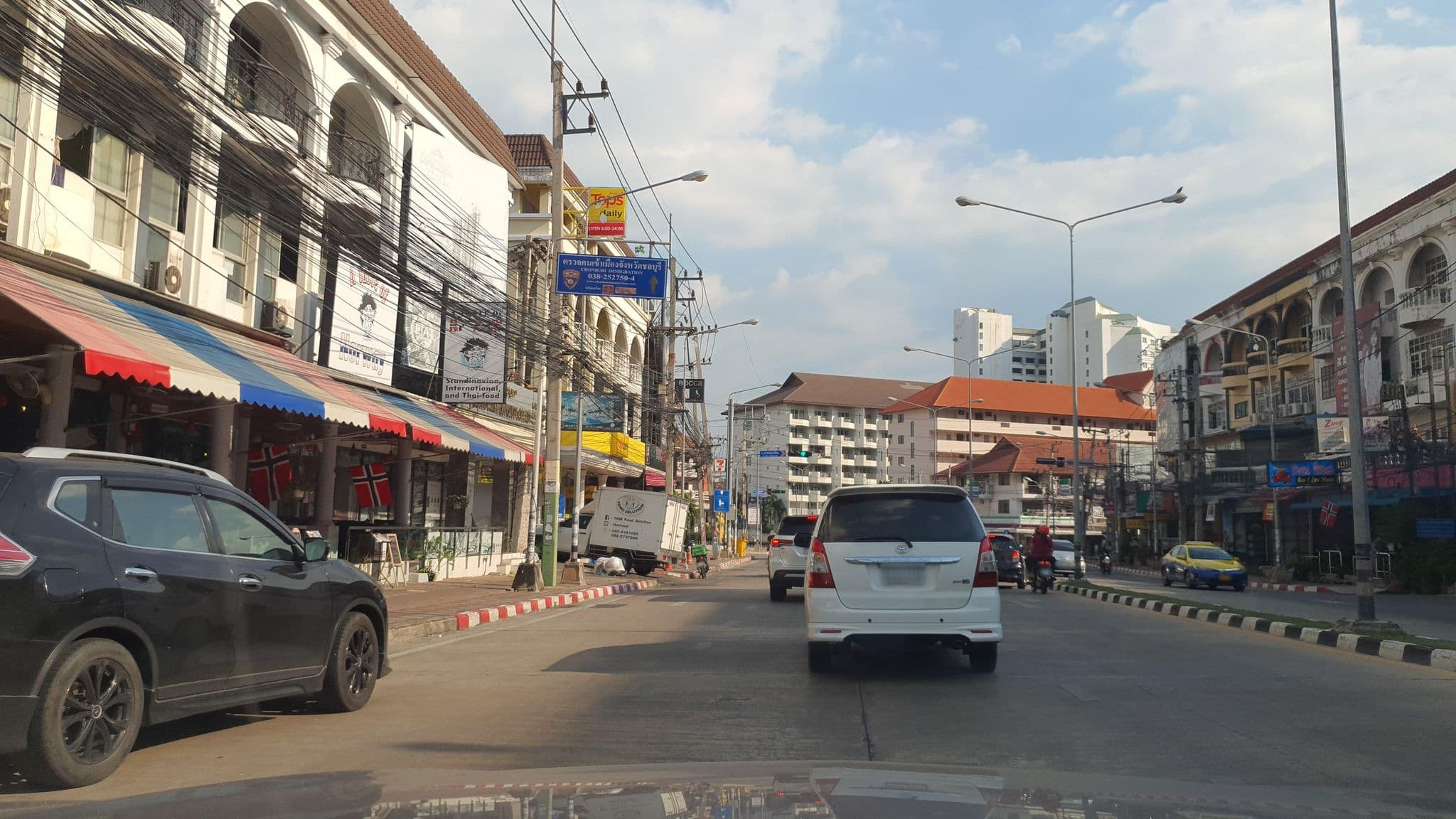 Street view near Poseidon Resort, Pattaya — © jrcarlsen (CC BY-SA · Mapillary)
