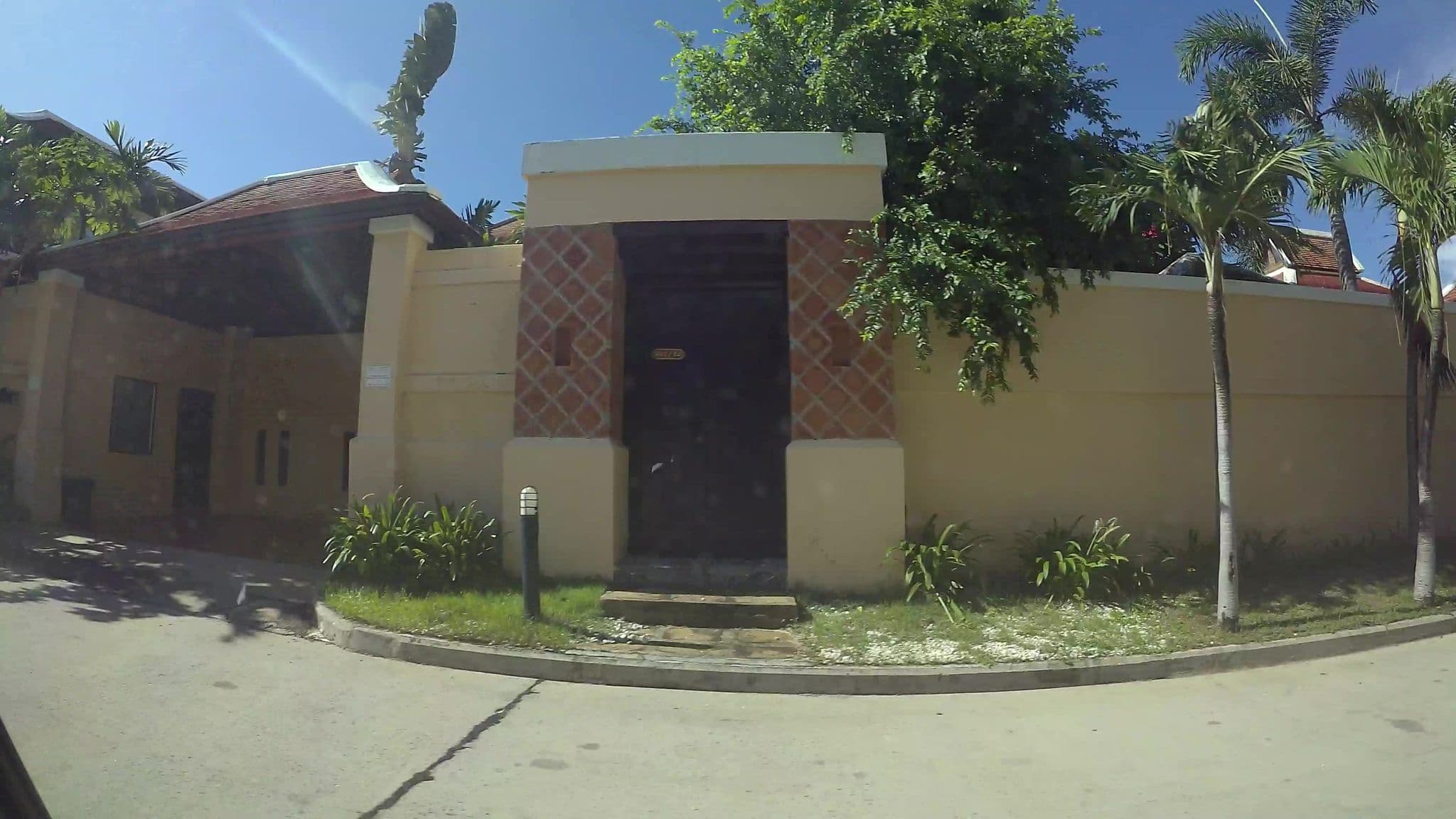 Street view near Tabali Pool Villa All Villas Pattaya, Pattaya — © taylorsmock (CC BY-SA · Mapillary)