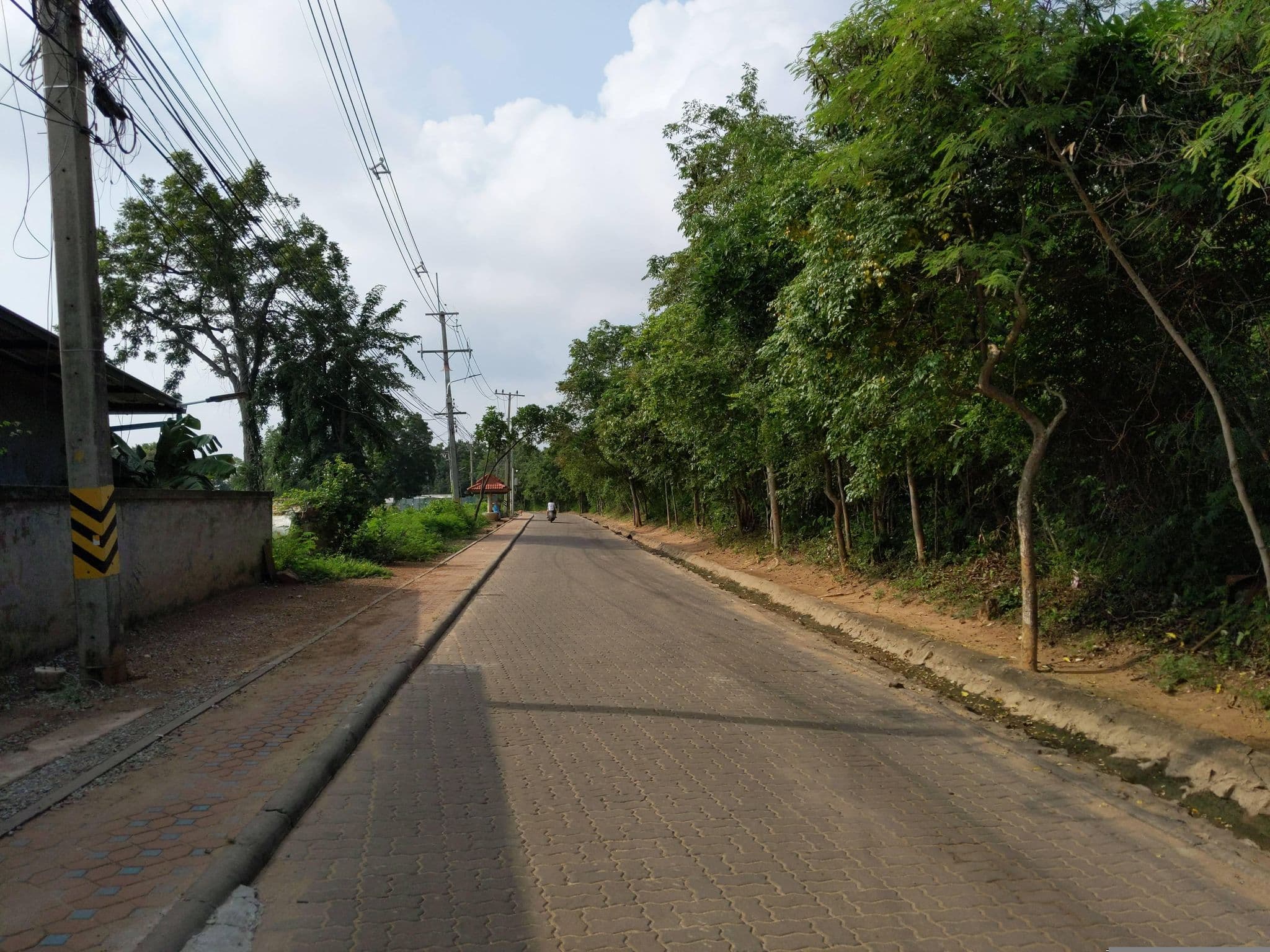 Street view near แอทเกาะล้าน รีสอร์ท @Kohlan Resort, Ban Ko Lan — © UughoTh0 (CC BY-SA · Mapillary)